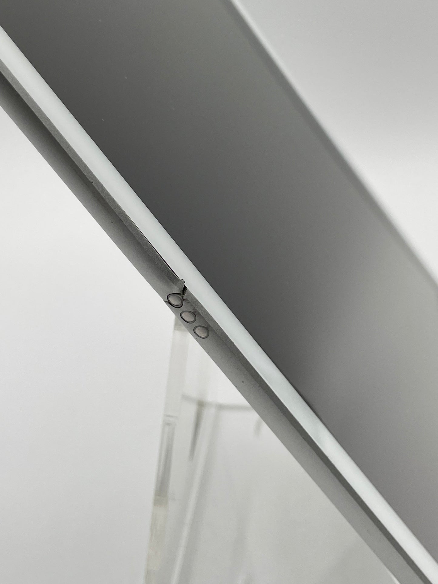 Unlocked Apple iPad (7th Gen) A2200 MW6X2LL/A 32GB - Silver READ