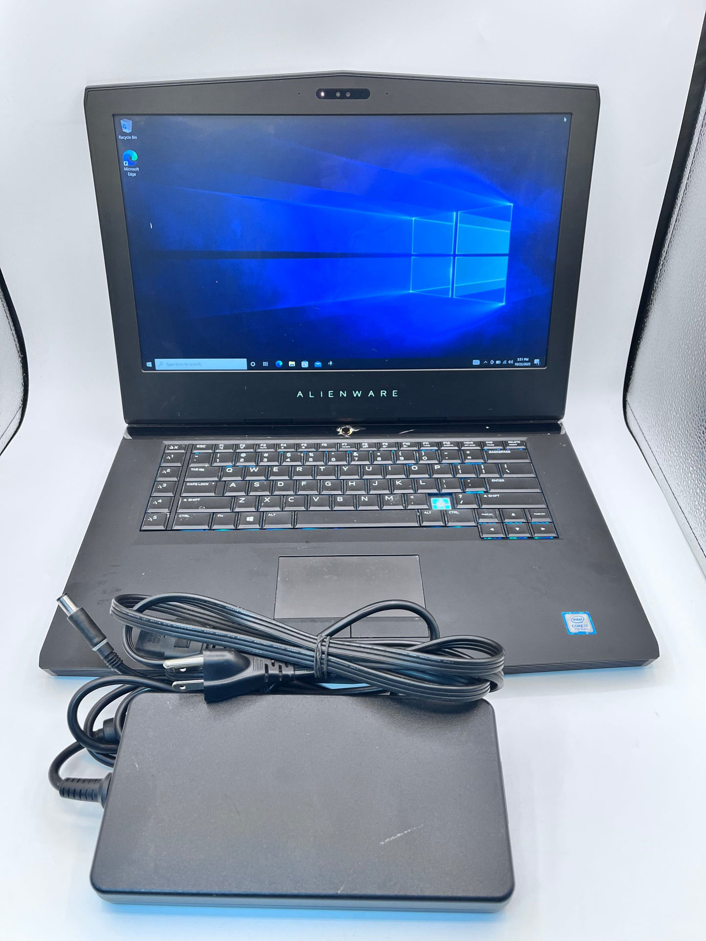 Alienware 15 R3 P69F 15.6" Core i7-7700HQ 2.80GHz 16GB 128GB  1TB HDD RTX 1070 READ