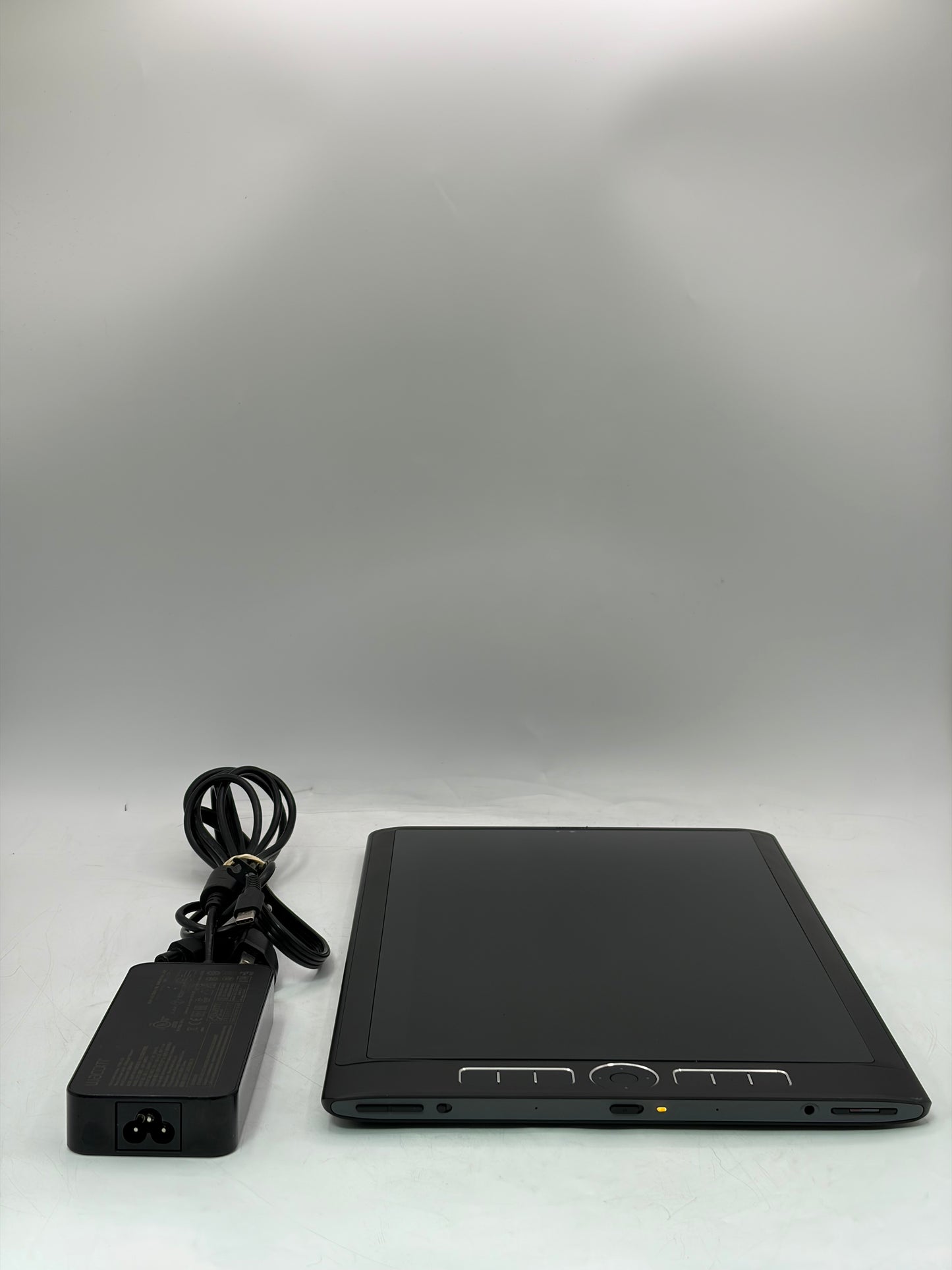 Wacom MobileStudio Pro 13 DTH-W1320 Graphics Tablet Computer i7-6567U 8GB 256GB