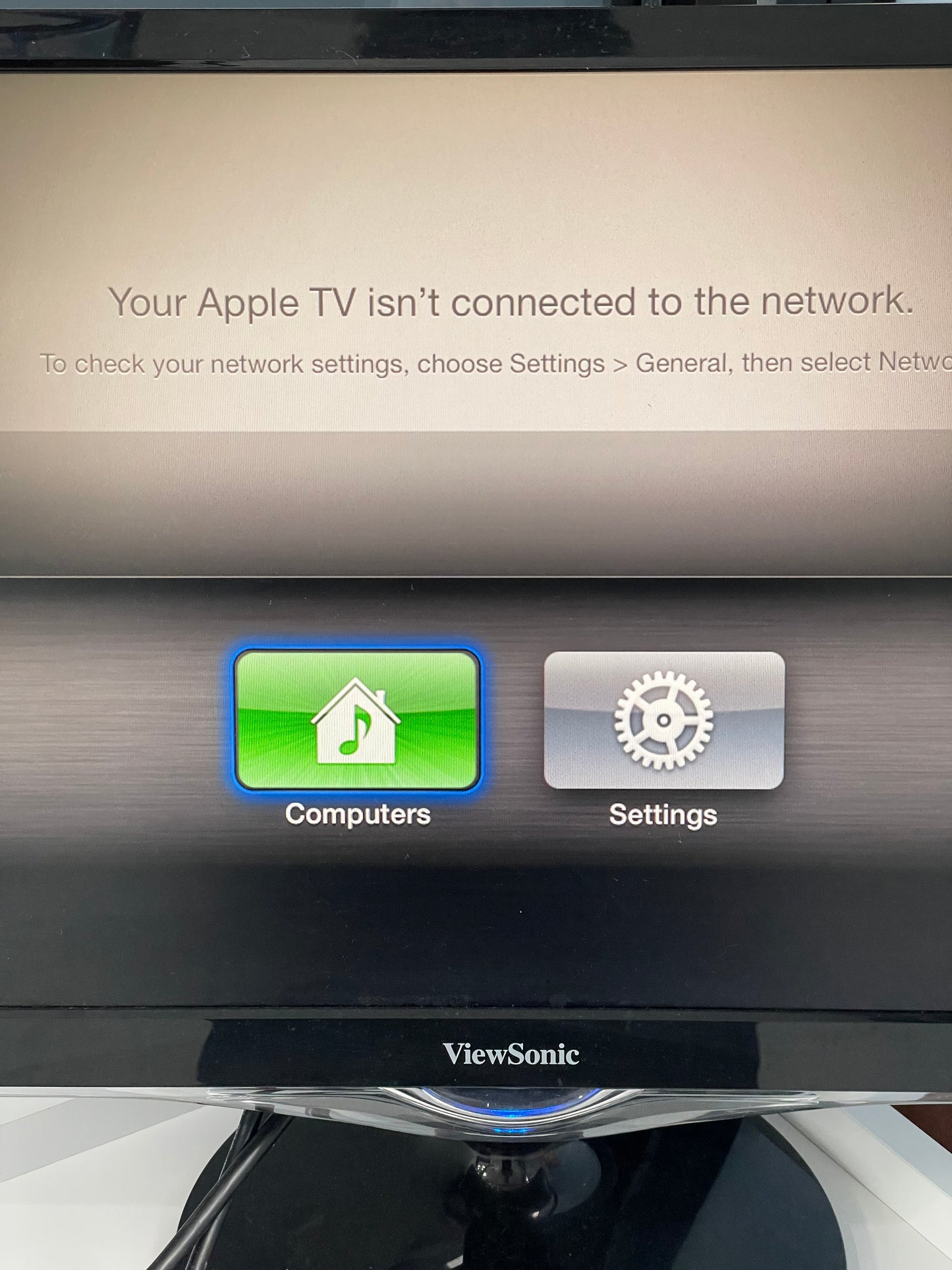 Apple TV HD 4th Gen A1625 32GB A1625 MGY52LL/A HD Media Streamer Bundle - Tested