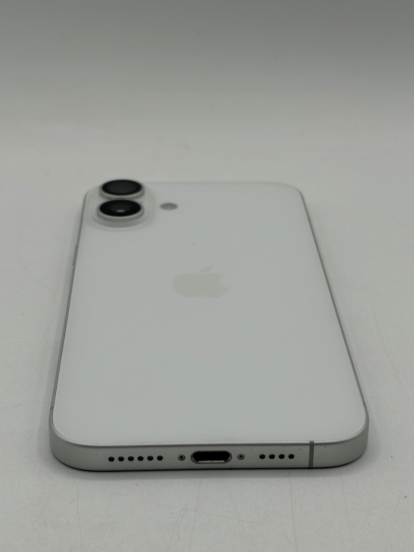 Unlocked Apple iPhone 16 Plus 256GB White A3082 NXV03LL/A 99% Battery Health