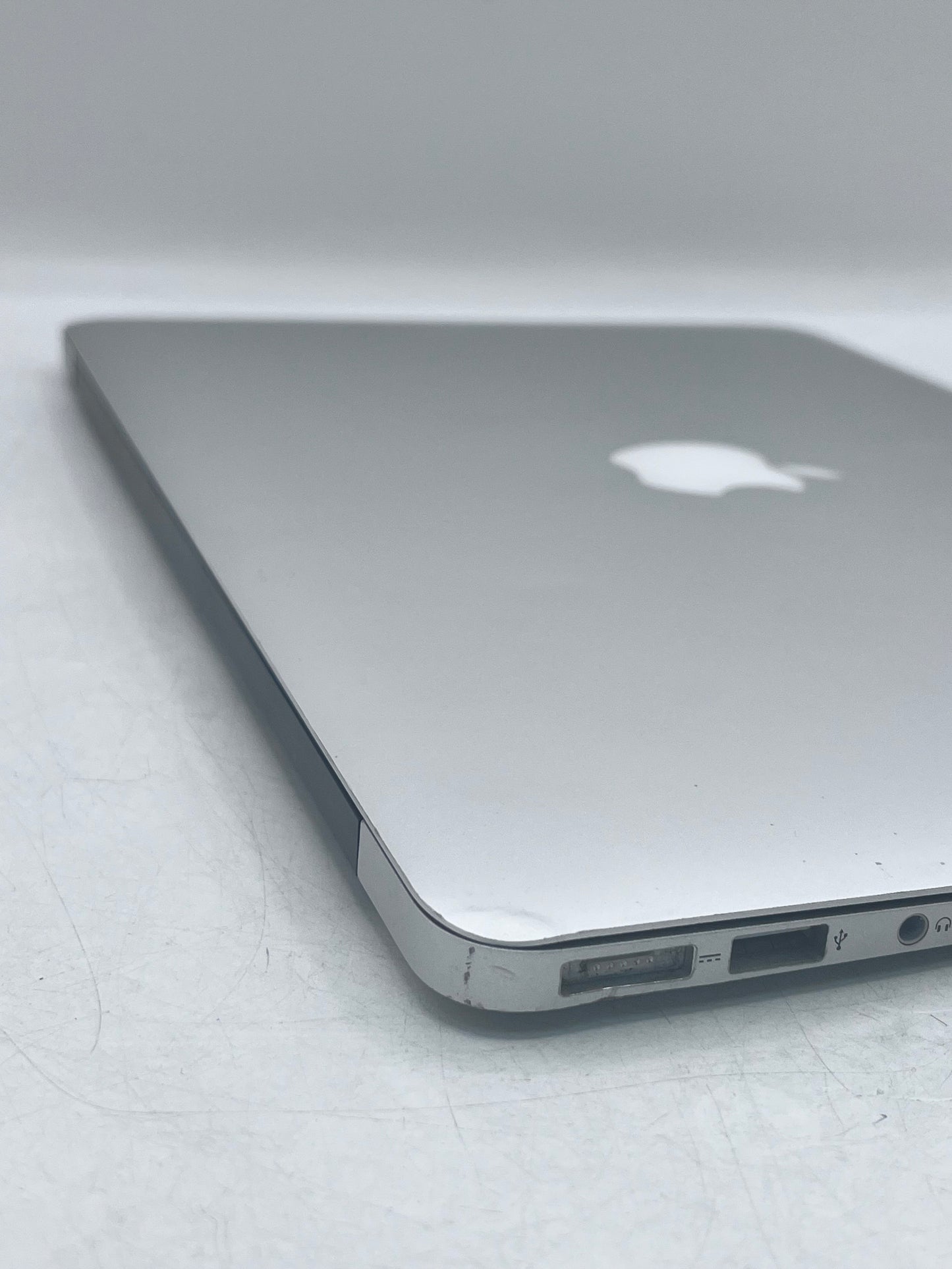 Apple MacBook Air 13" MQD32LL/A A1466 (2017)  Intel i5 8GB 128GB - Silver No OS