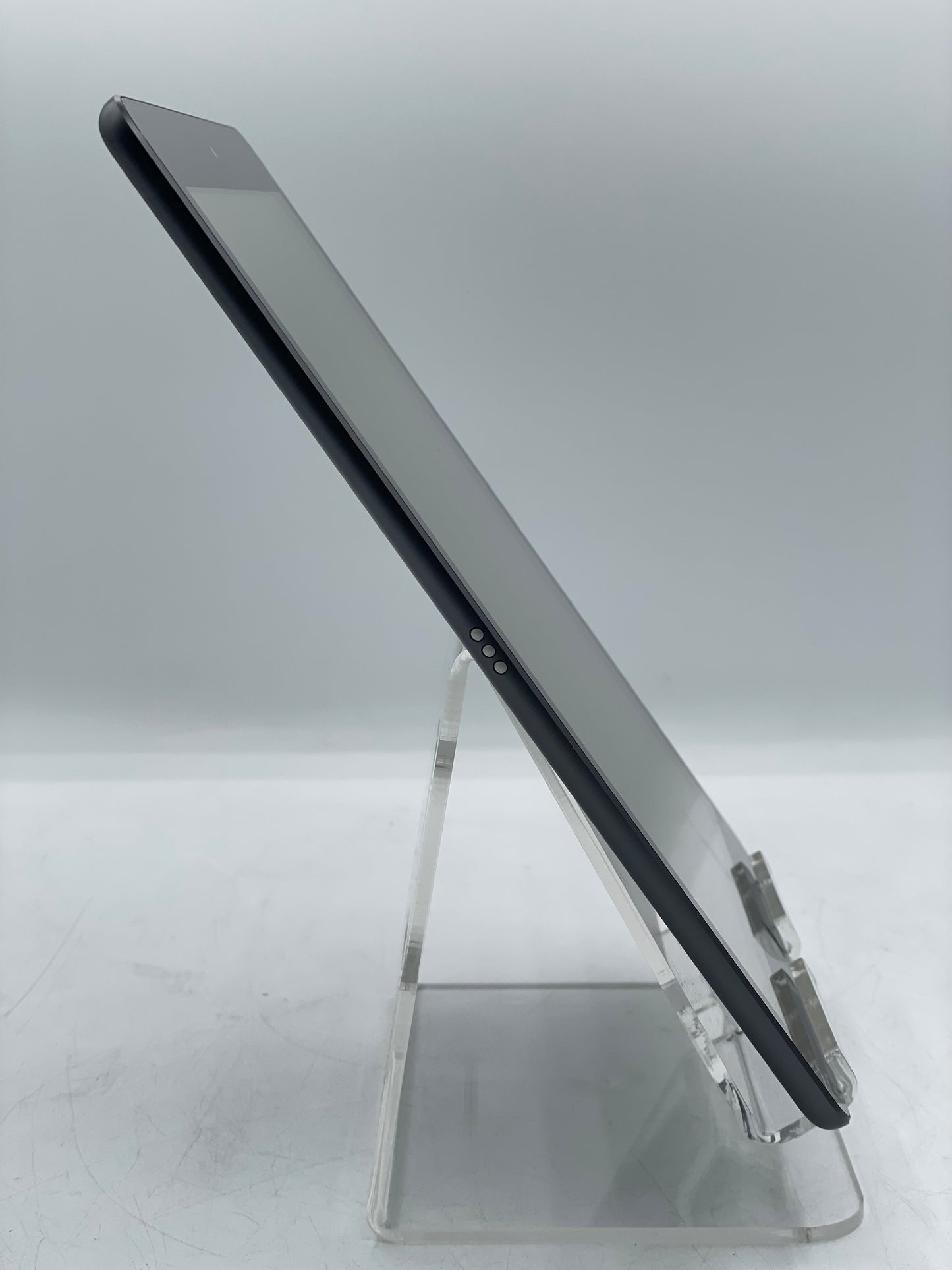 Apple iPad 9th Gen. 256GB A2602 MK2K3LL/A  Wi-Fi 10.2 in - Space Gray - Excellent Condition
