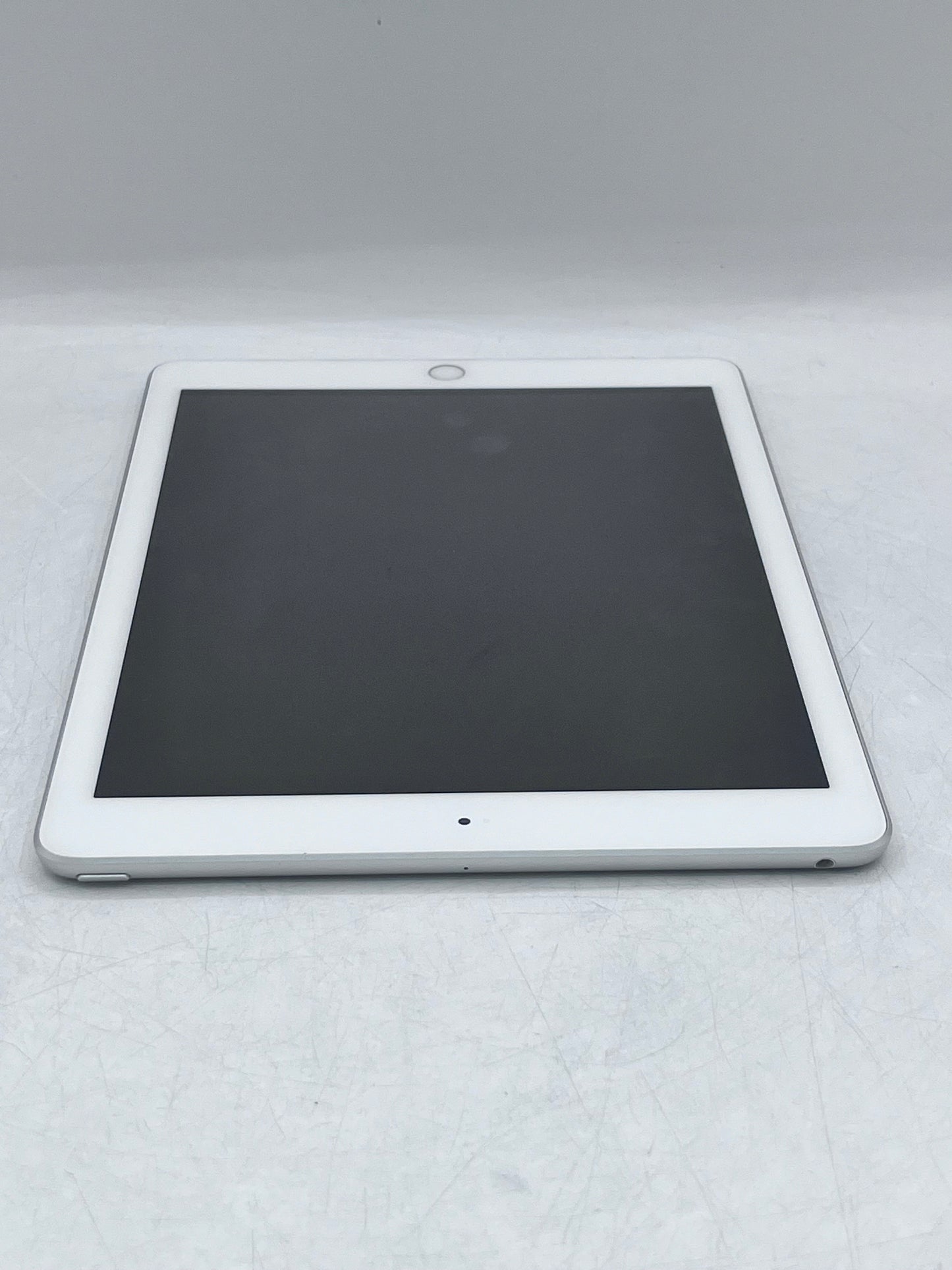 Apple iPad 6th Gen A1893 MR7K2LL/A 128GB Wi-Fi - Silver