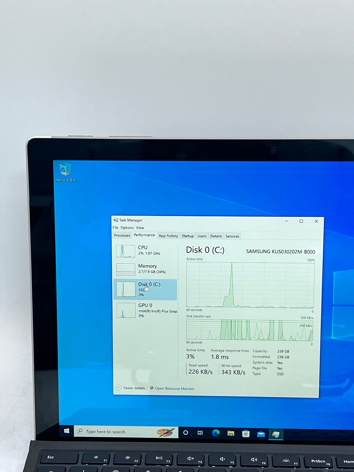Microsoft Surface Pro 1796 12.3" Core i7-7660U 2.5GHz 8GB RAM 256GB