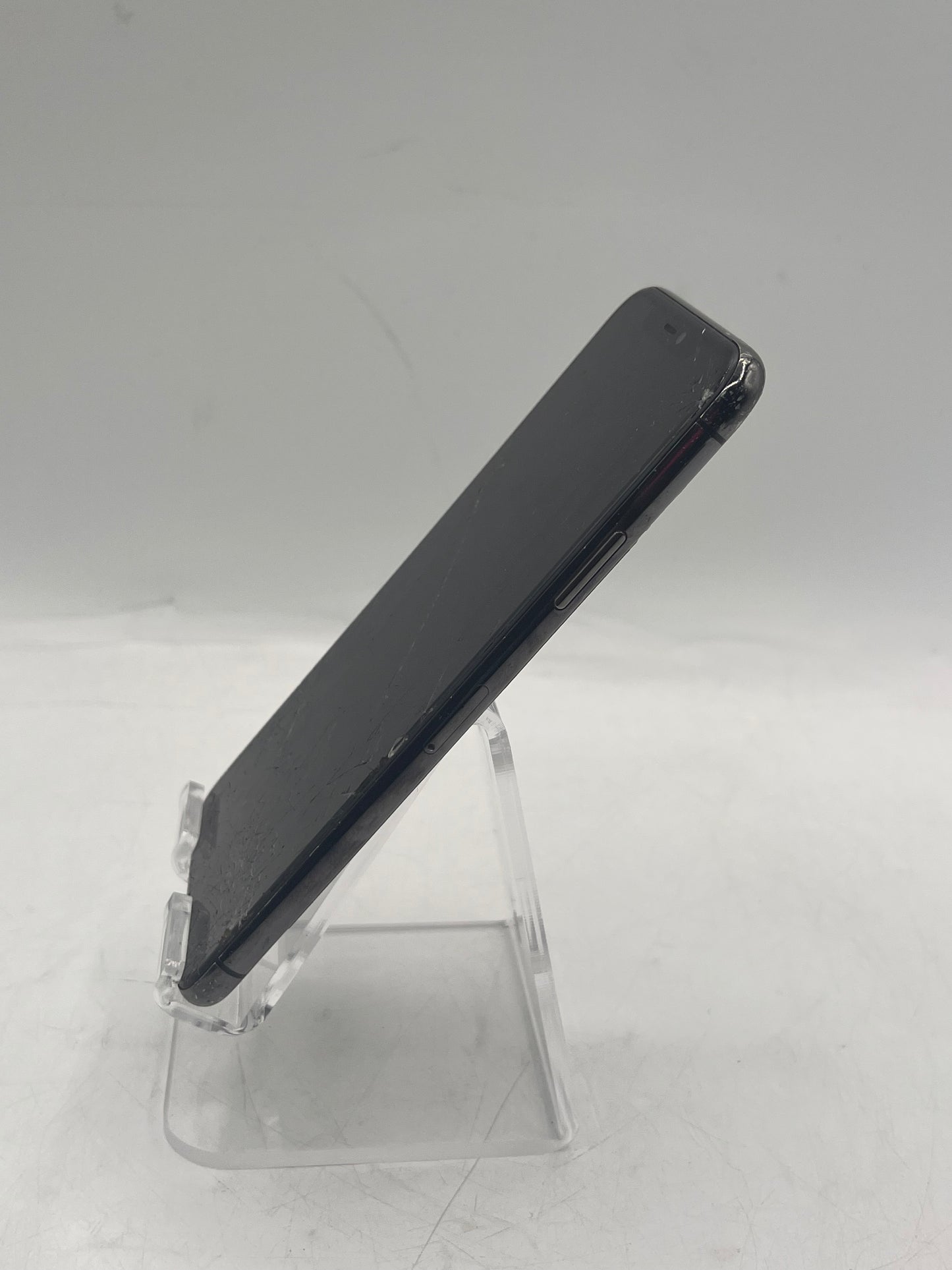 Unlocked Apple iPhone 11 Pro Max MWFE2LL/A 256GB Space Gray Broken