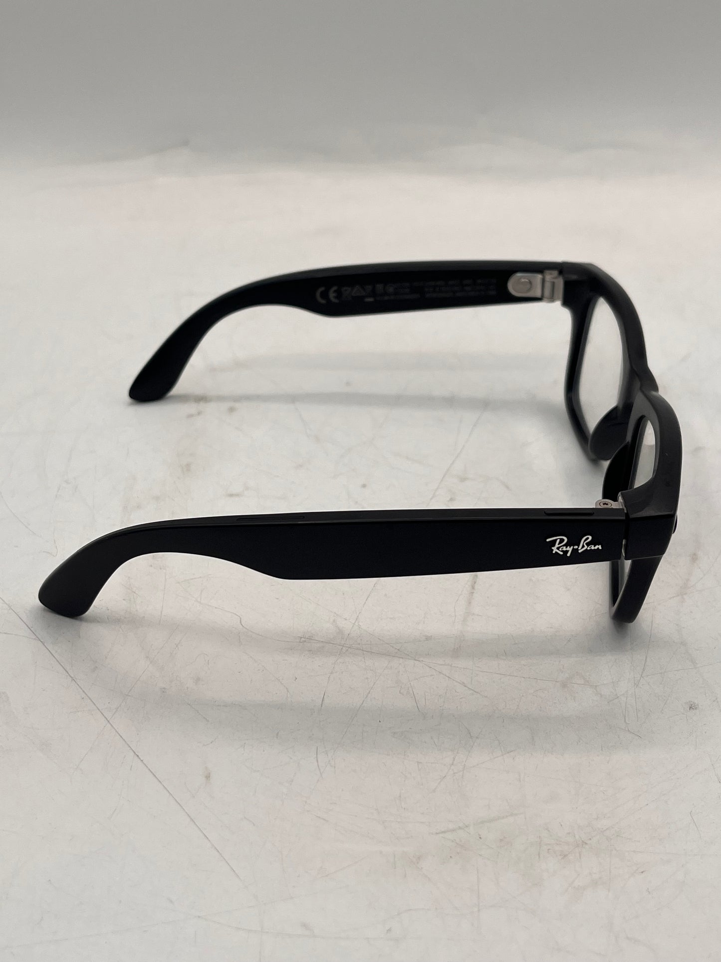 RAY-BAN Meta Wayfarer Gen 2 Matte Black Transition Lens Glasses & Charging Case