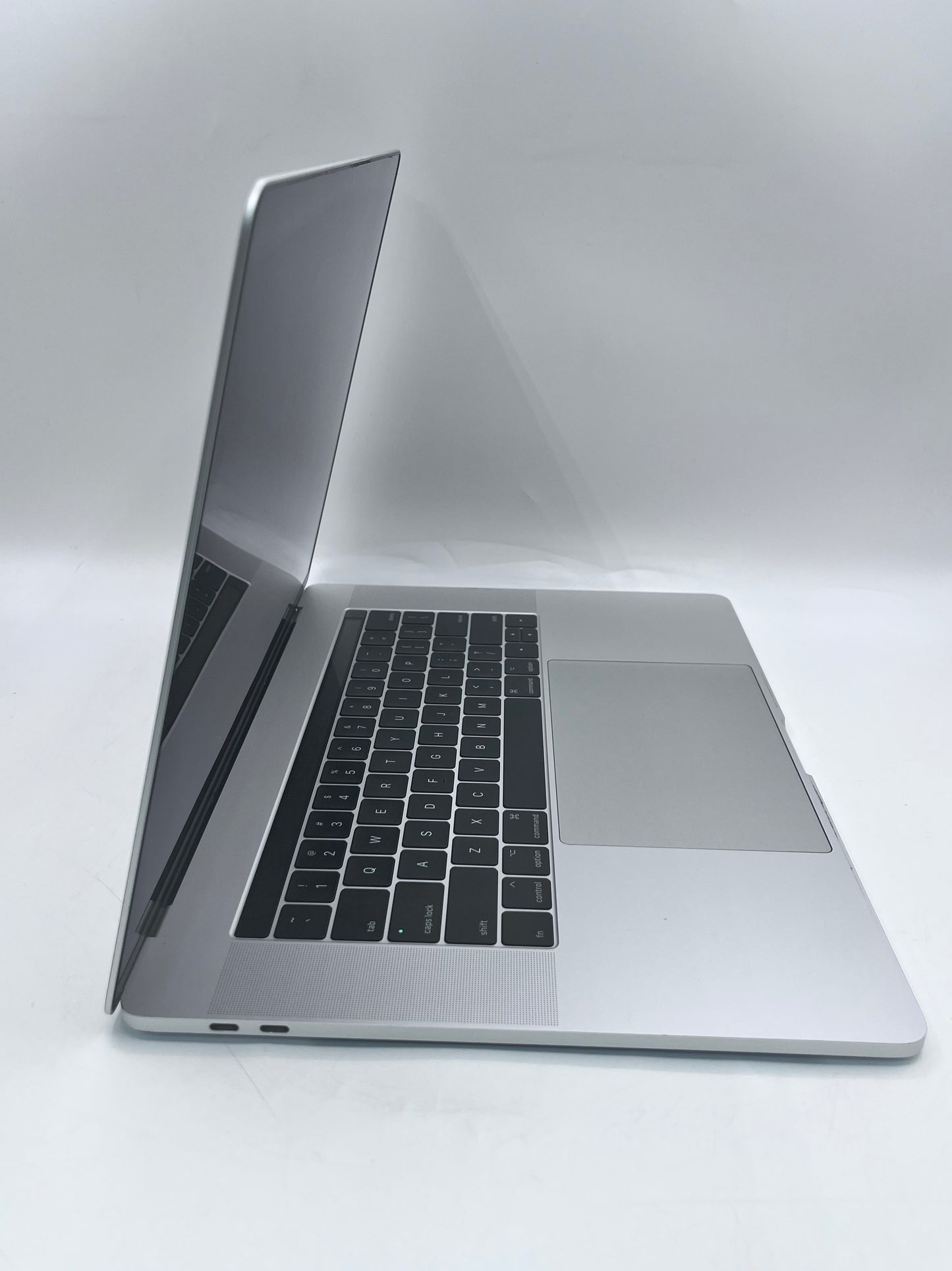 Apple MacBook Pro 15" A1707 2017 Core i7 16GB RAM 500GB Silver