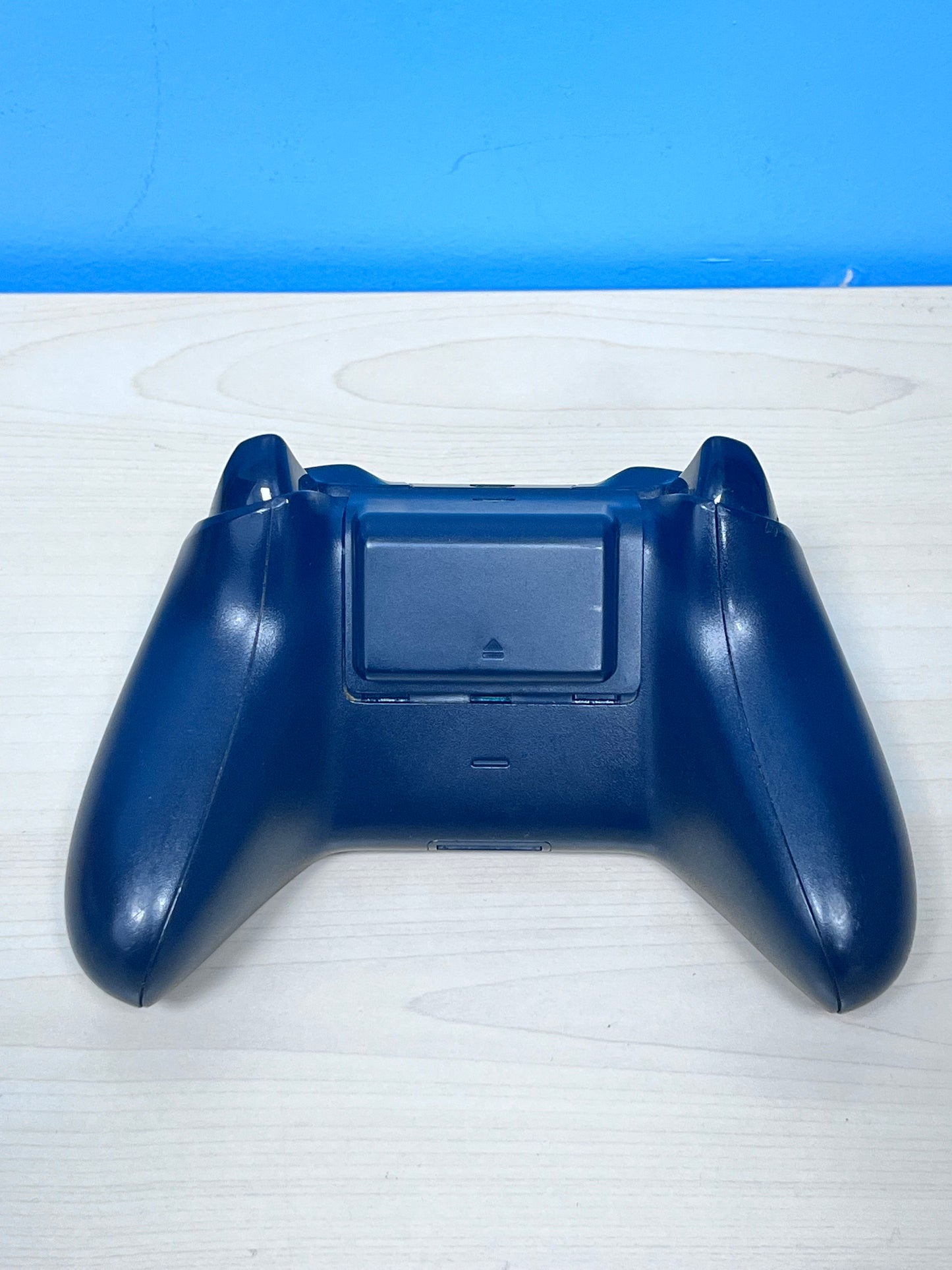 Microsoft Xbox One S 1TB Console 1681 with 2 Controllers Free Shipping