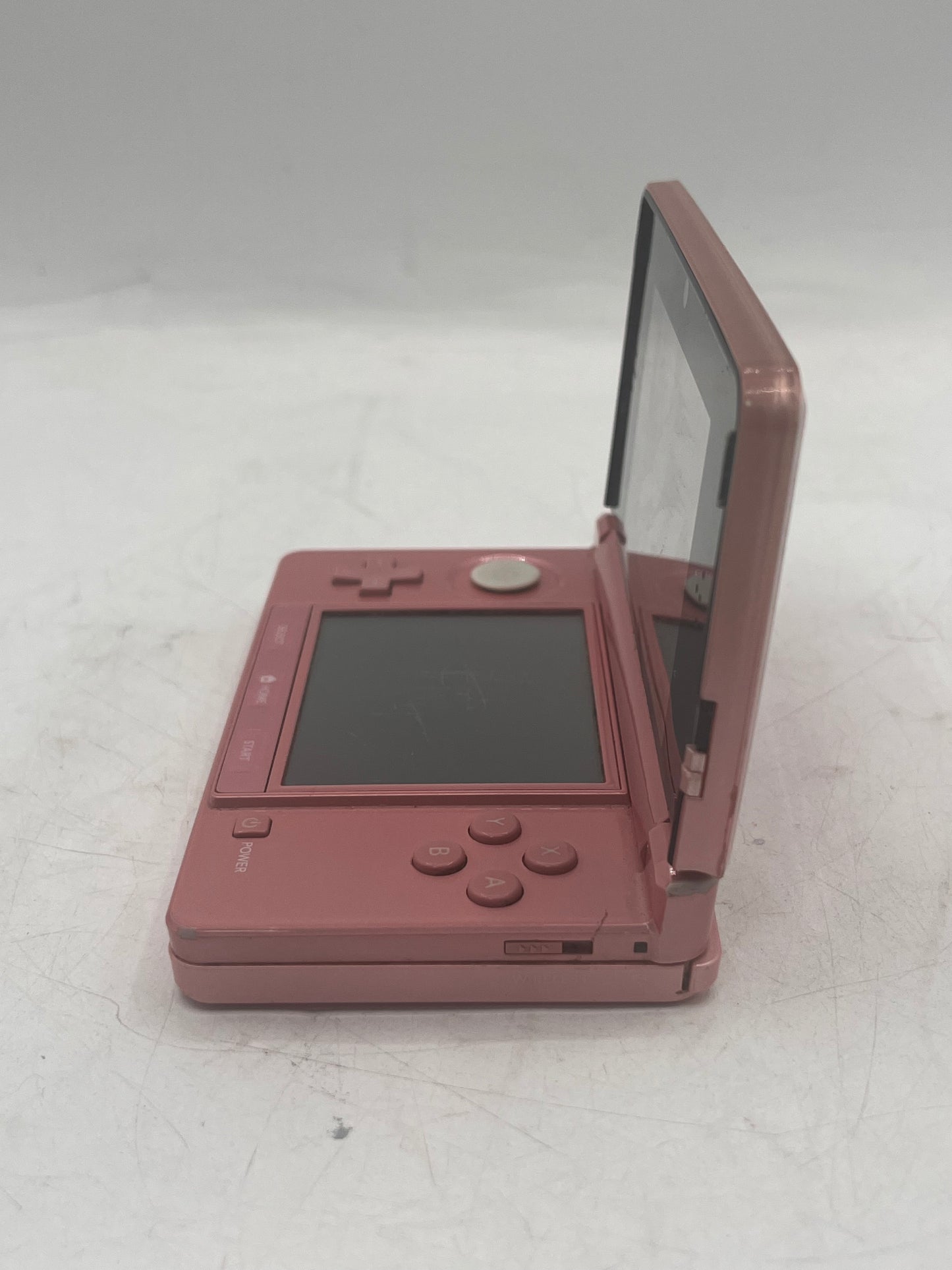 Nintendo 3DS CTR-001 2011 Handheld Game Console w/ 2 Games and a charger - Pink
