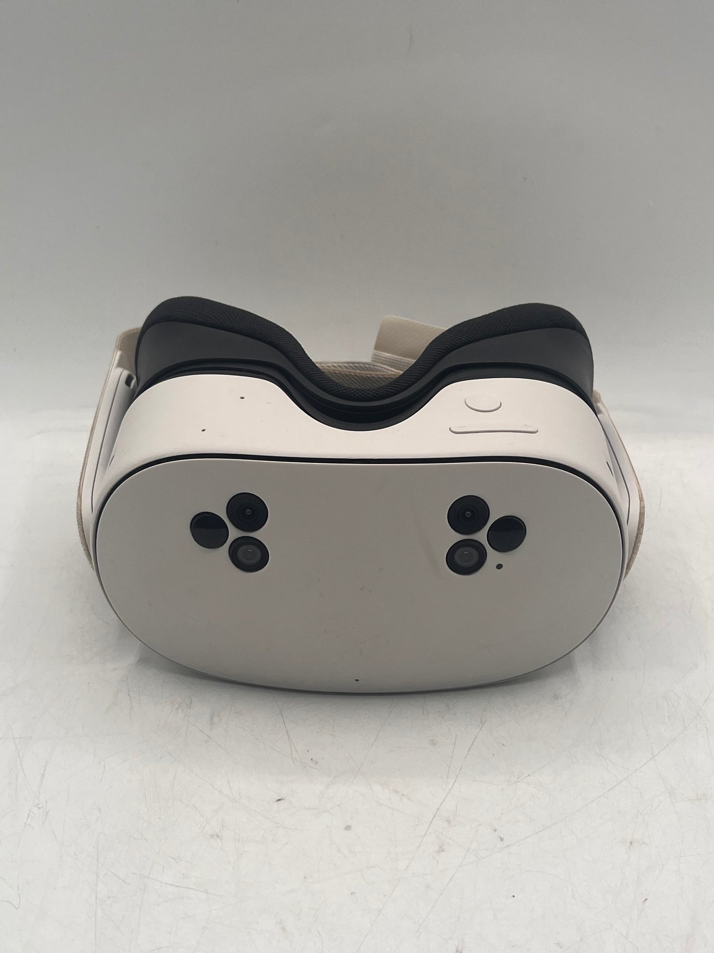 Oculus Quest 3S 256GB White Video Game System with 2 Controllers