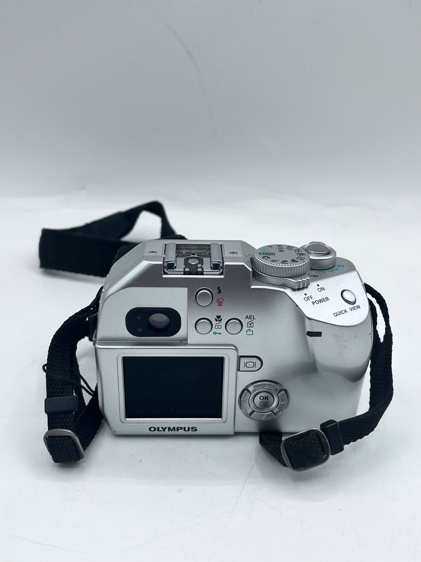 Olympus Camedia C-5000 Zoom Digital Camera Silver