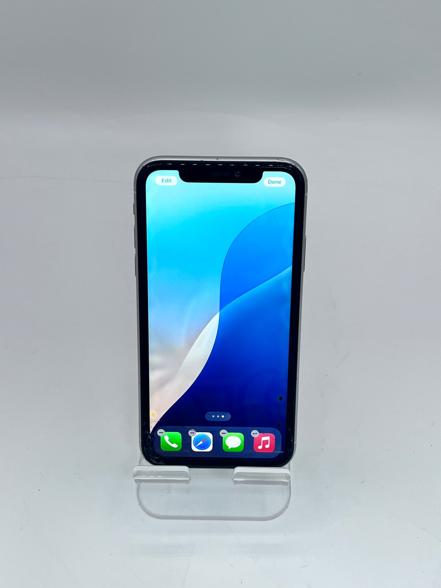 Unlocked Apple iPhone 11 64GB A2221 MWLU2ZD/A - White