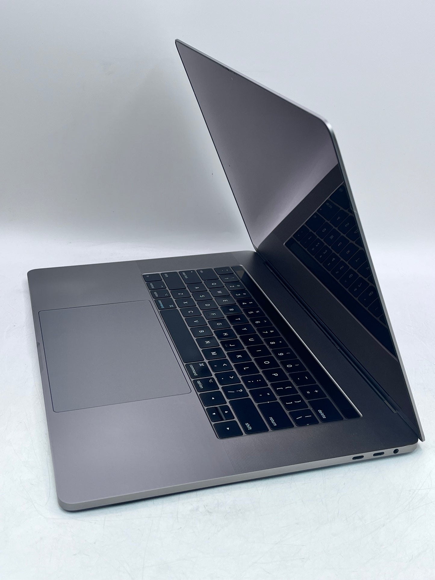 Apple MacBook Pro 15" A1707 (2016) Intel i7, 16GB 256GB - Silver READ