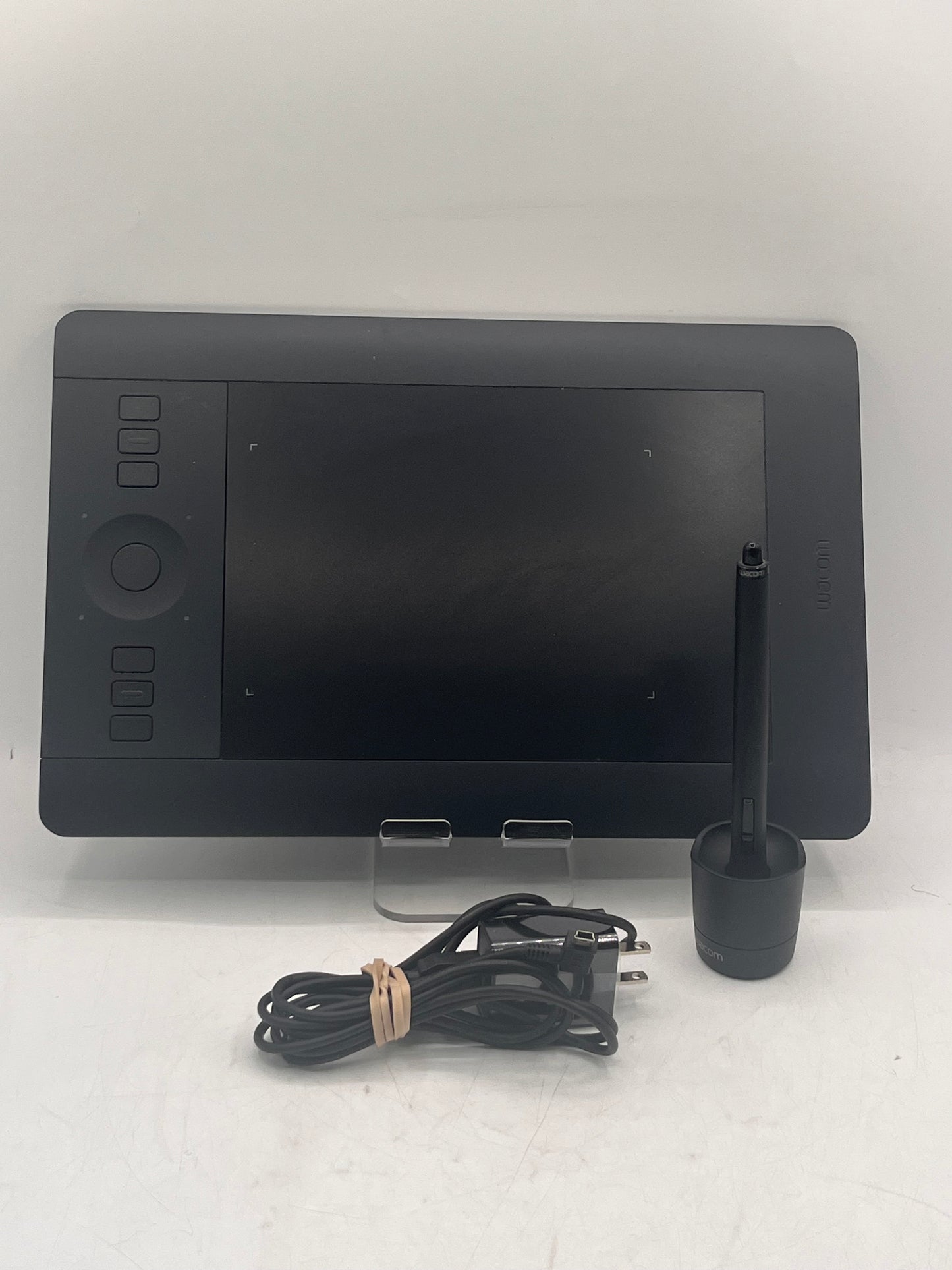 Wacom Intuos Pro Pen Tablet PTH-451 - Black