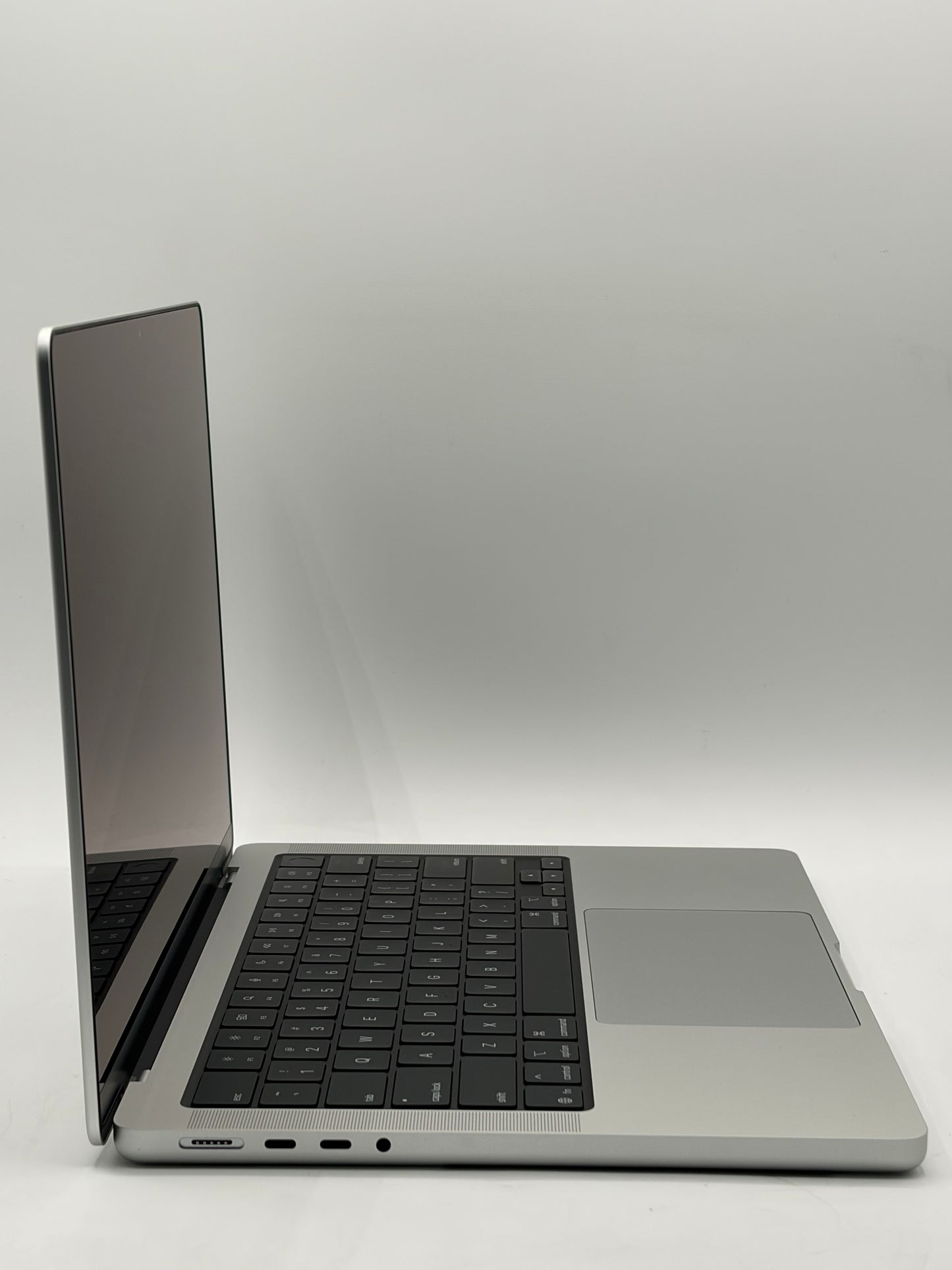 2025 Apple MacBook Pro 14" M5 10C CPU 10C GPU 24GB 1TB - Silver A3434 MDE64LL/A