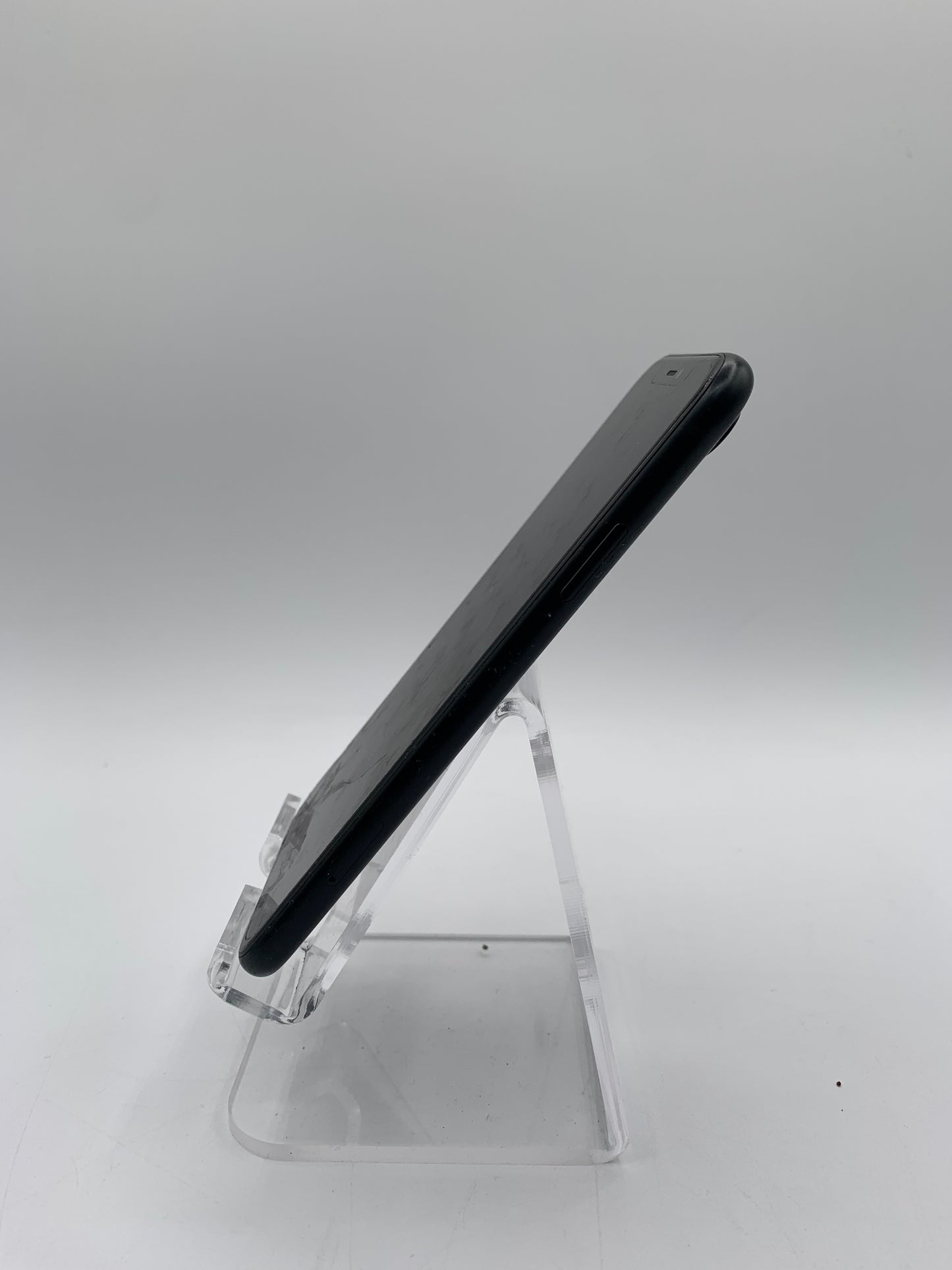Unlocked Apple iPhone XR 64GB Black CRACKED