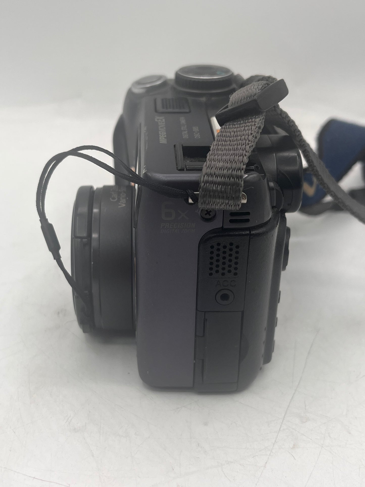 Sony Cybershot DSC-S85 4.1MP Digital Camera - Blue