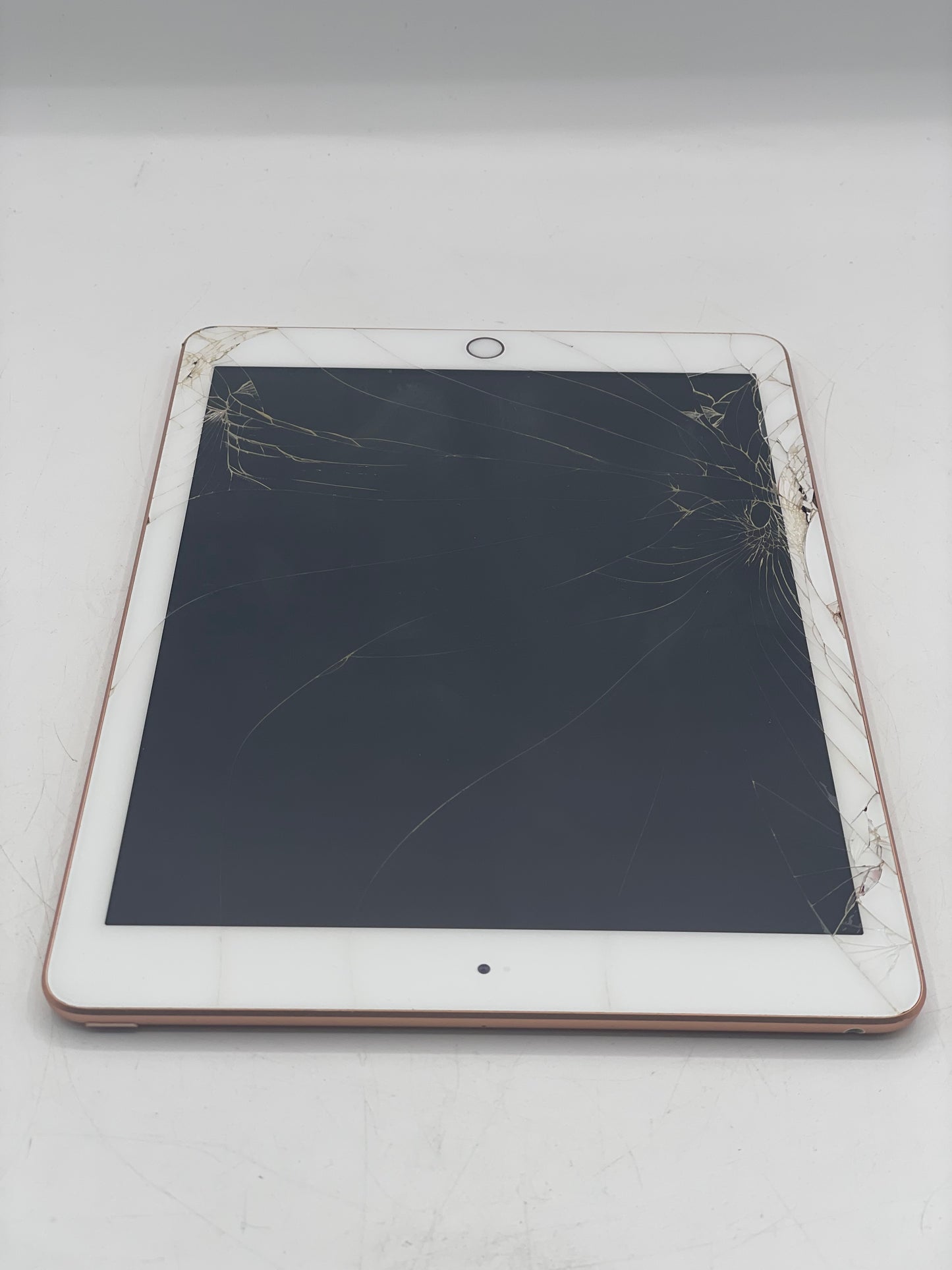 Apple iPad (6th Gen) A1893 (2018) White - Broken, 32GB WiFi, Cracked Screen