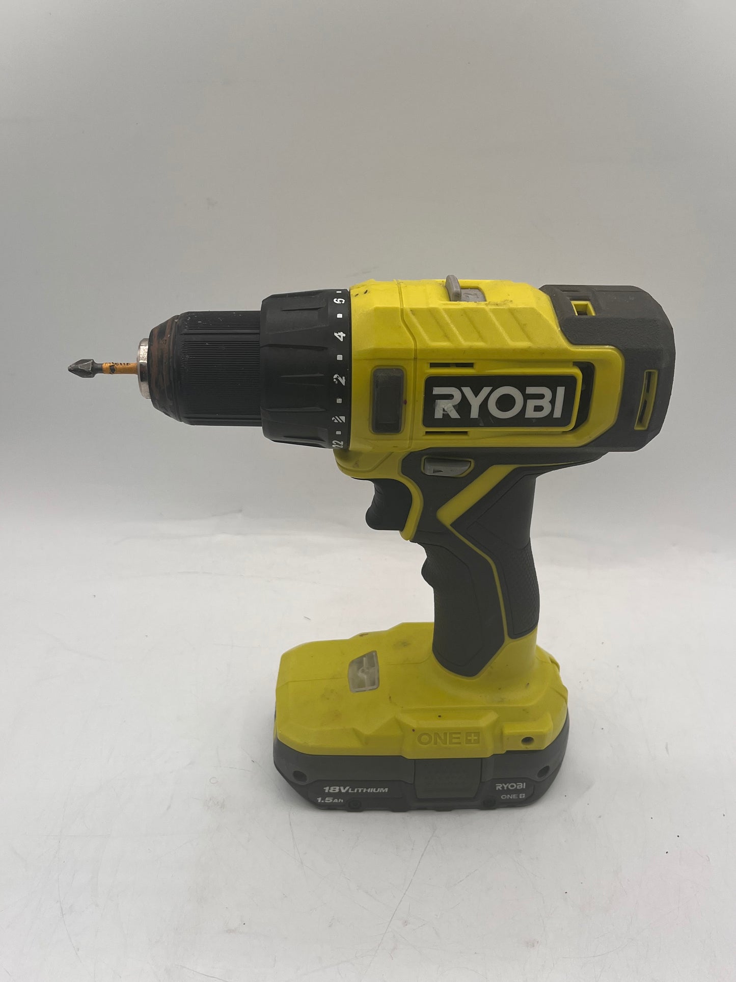 RYOBI PCL206 18V ONE+ 1/2″ Drill/Driver (With Battery) - Yellow