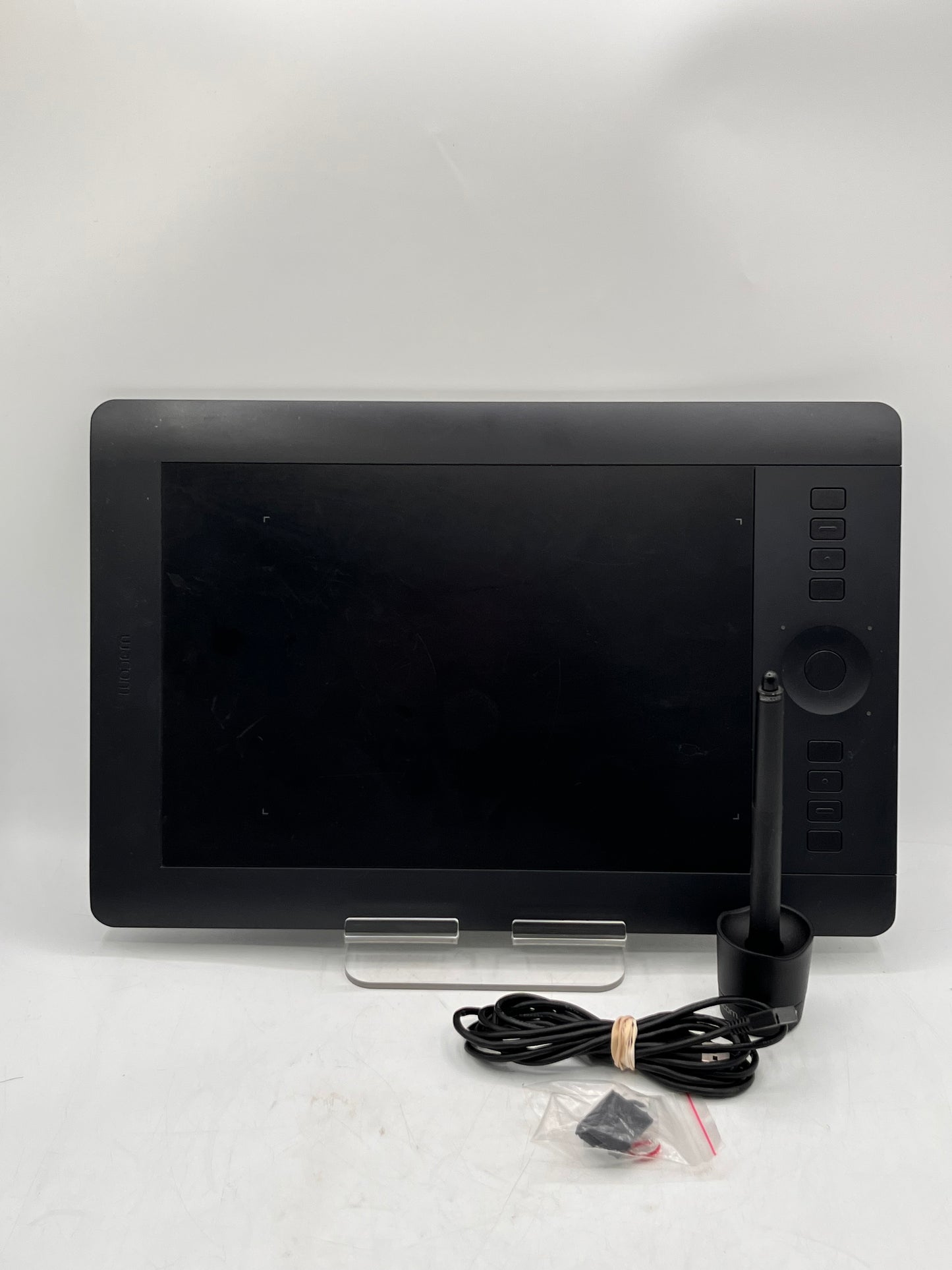 Wacom PTH-651 Intuos Pro Medium Creative Pen & Touch Tablet Exc