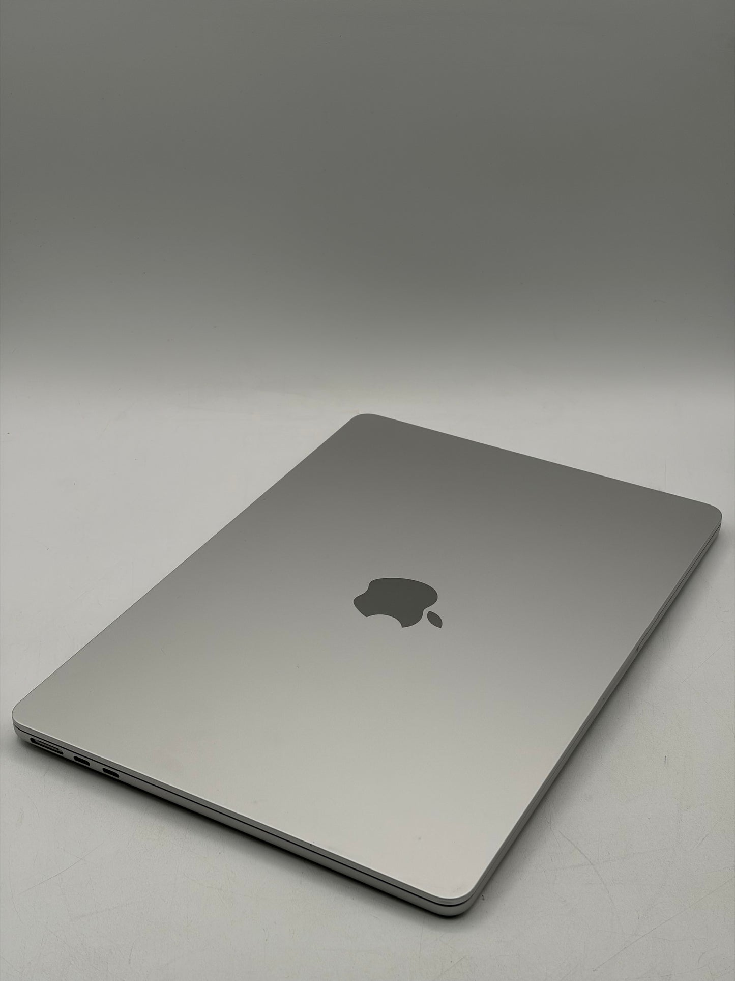 2022 Apple MacBook Air 13.3" M2 8C GPU A2681 16GB 256GB Silver 117 Cycle Count