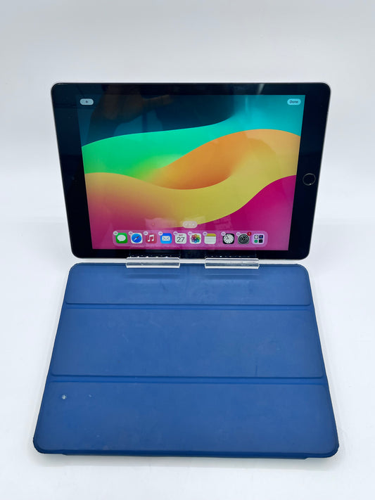 Apple iPad (6th Generation) A1893 32 GB, Wi-Fi, 9.7 in - Space Gray