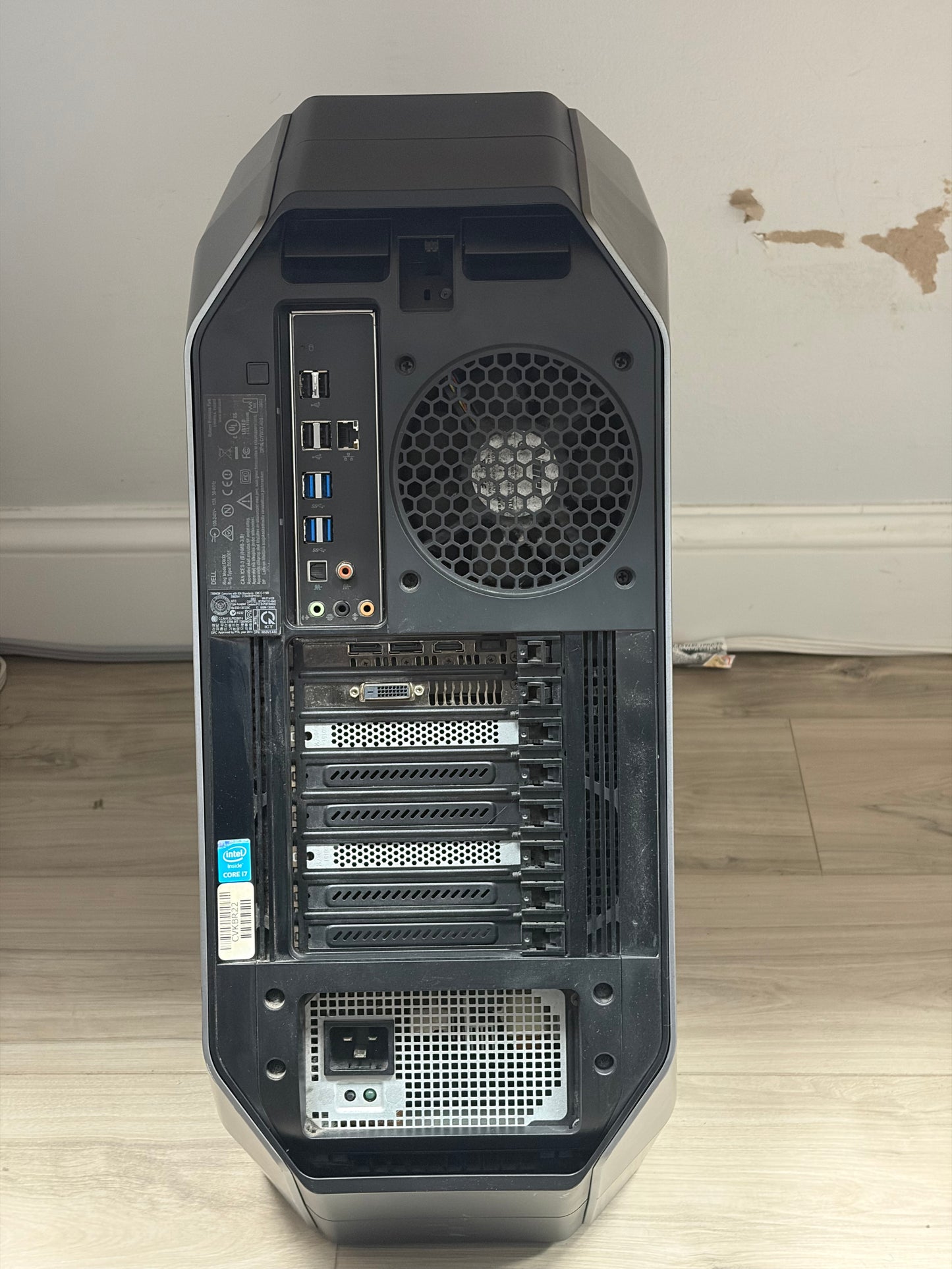 Alienware Area 51 R2 (D03X) i7-5960X 32GB RAM 51GB SSD + 4TB HDD GTX 1080 Ti