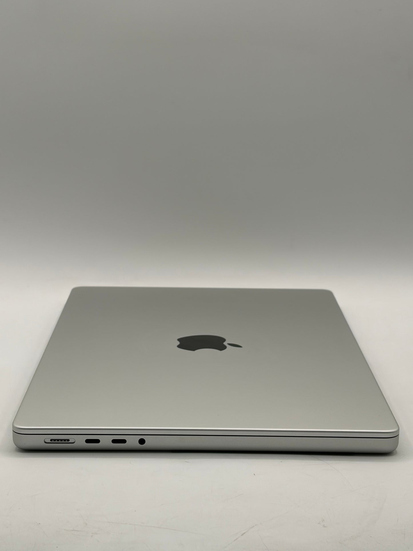 2025 Apple MacBook Pro 14" M5 10C CPU 10C GPU 24GB 1TB - Silver A3434 MDE64LL/A