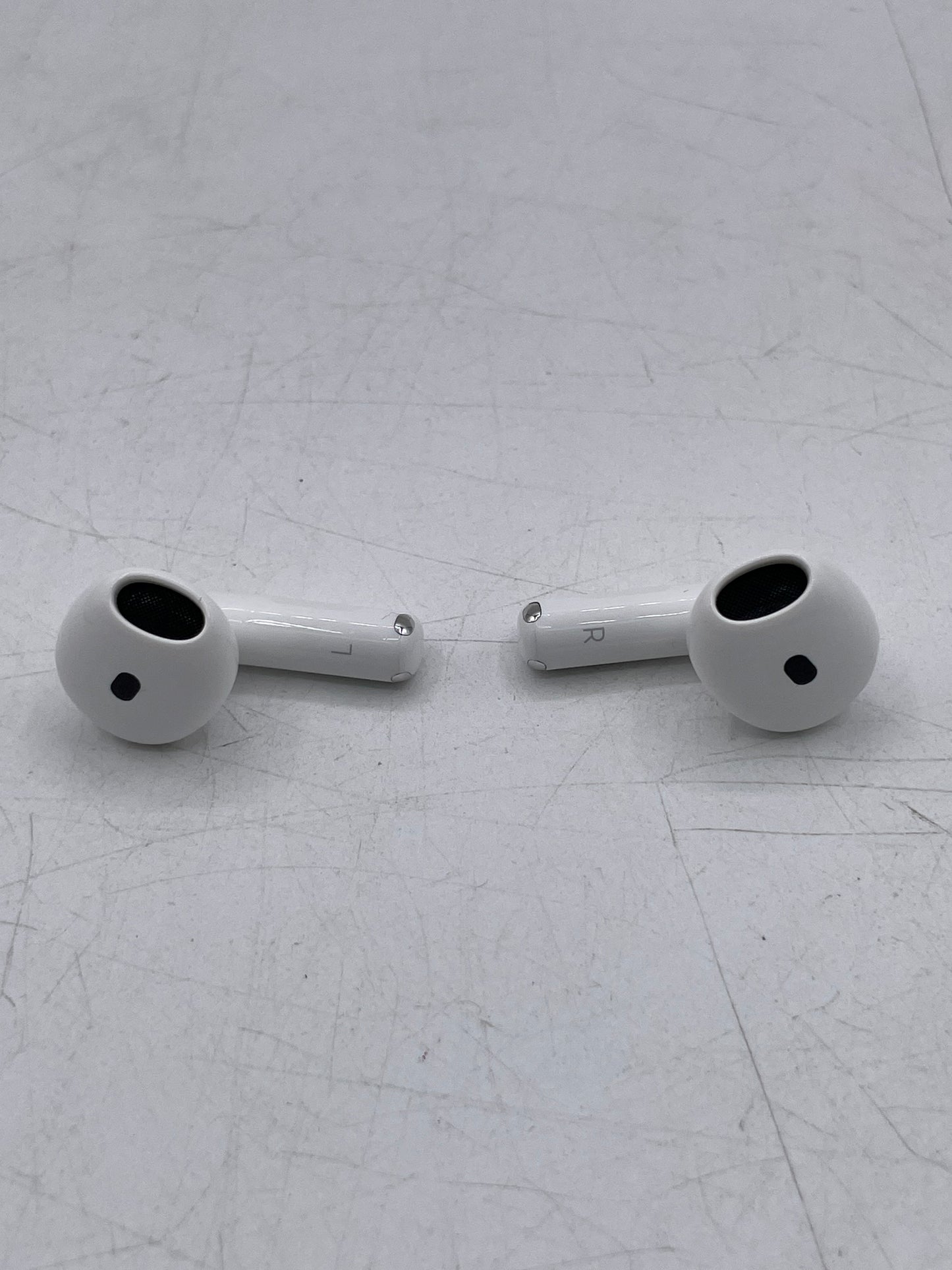 Apple Airpods 4th Gen Complete Set - Used - With Carrying Case