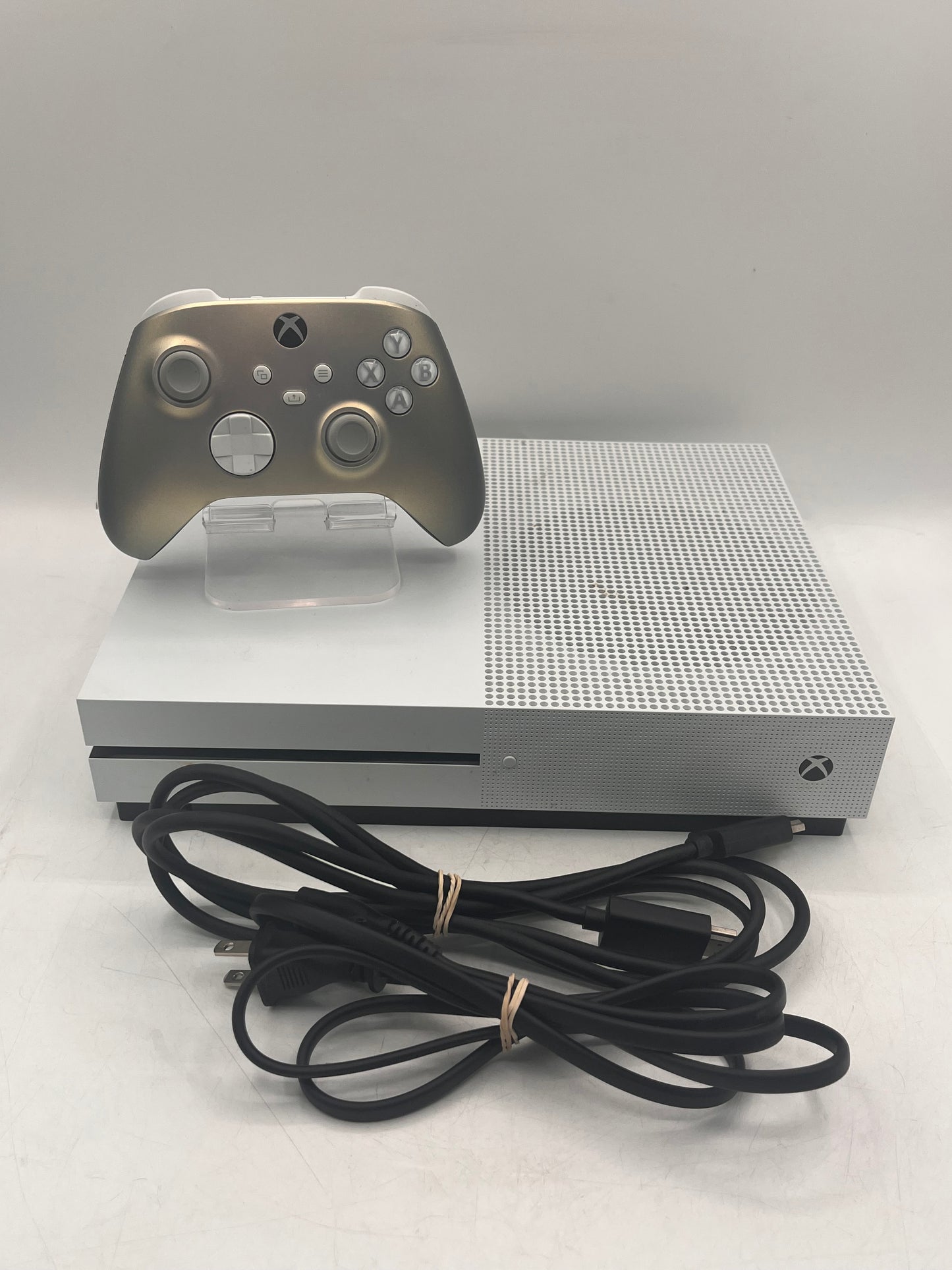 Microsoft Xbox One S (1681) 2016 Black 1TB Console 1 Controller HDMI Cable