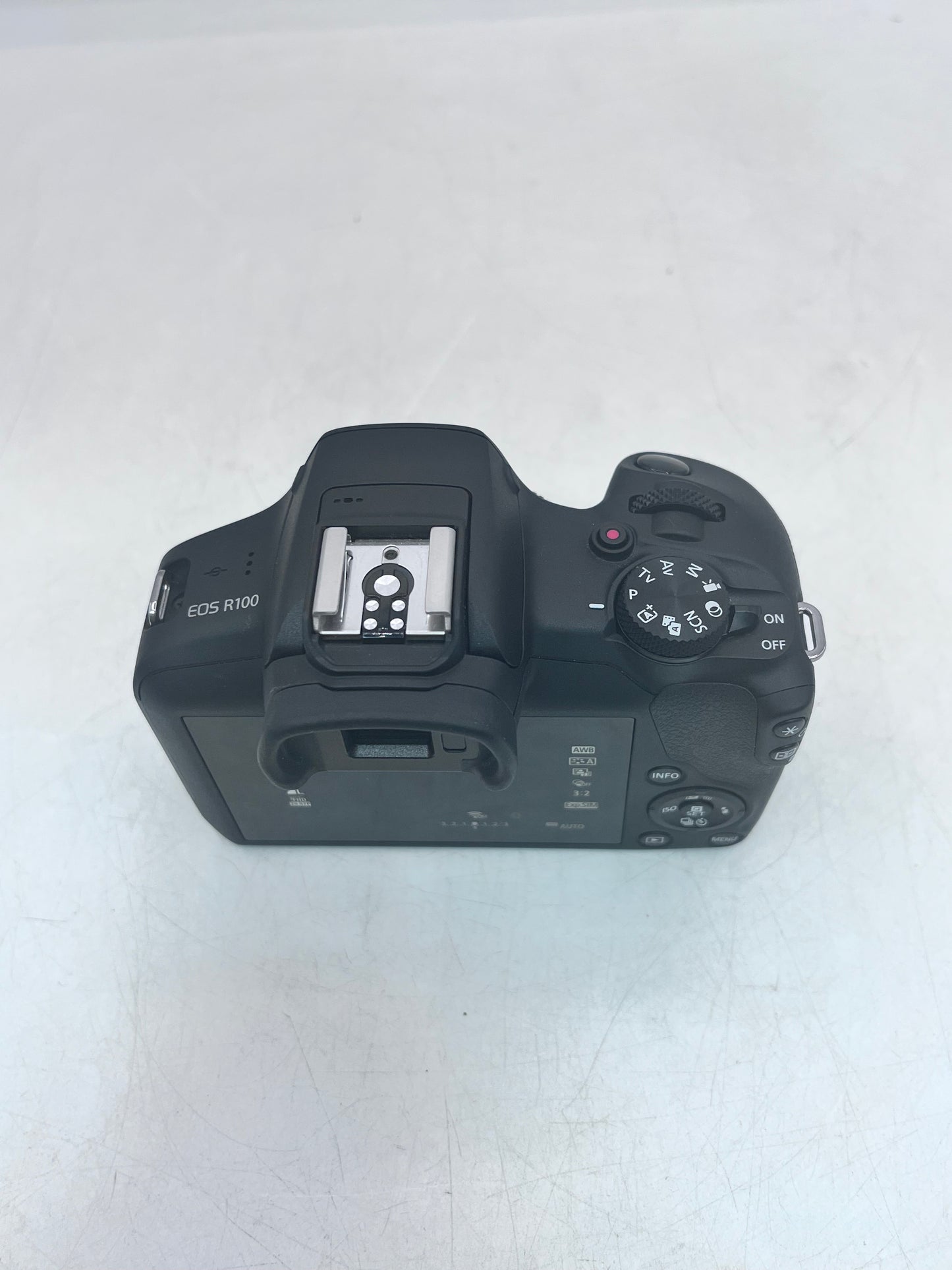 Canon EOS R100 Mirrorless Digital Camera with 18-45mm Lens with Charger and Battery Tested