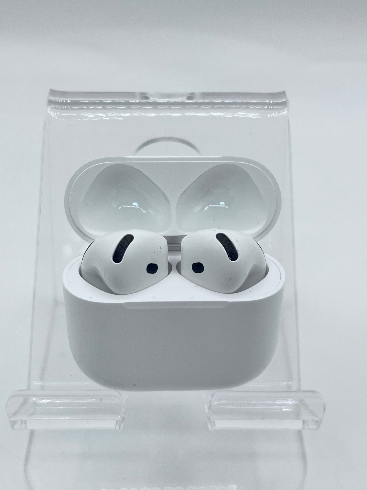 Apple AirPods 4th Gen Complete Set A3066 Left A3055 Right  A3059 Case - White