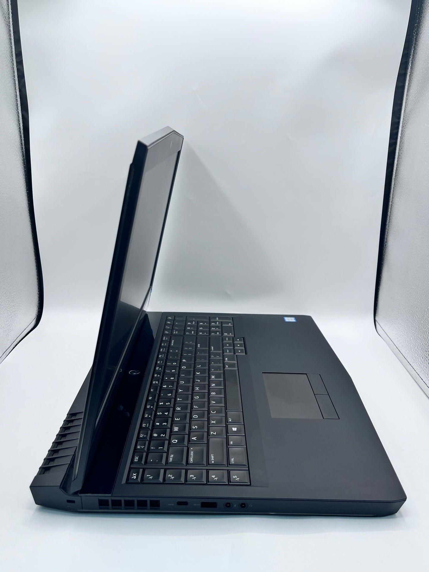 Alienware 17 R5 17" Laptop i7-8750H @ 2.2GHz 16GB 1TB 256GB SSD GTX 1070