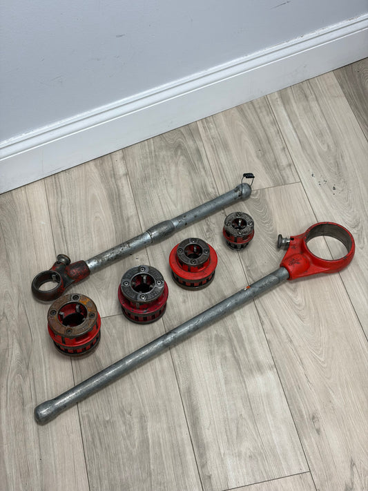 RIDGID 36475 Ratcheting Pipe Threader Set with 1/2" to 1 1/4" Dies
