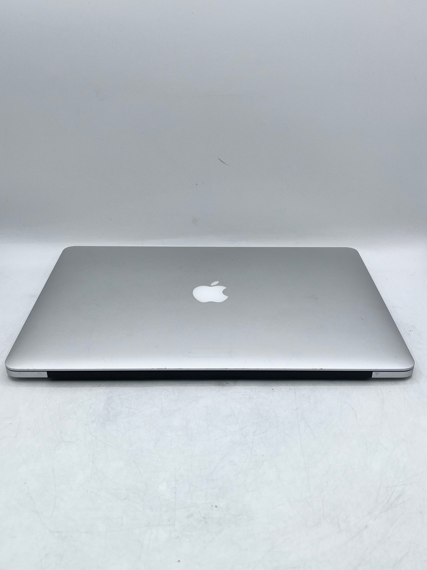 Apple MacBook Pro 15.4″ A1398 Core i7 2.8GHz 16GB 512GB 2015 - Silver