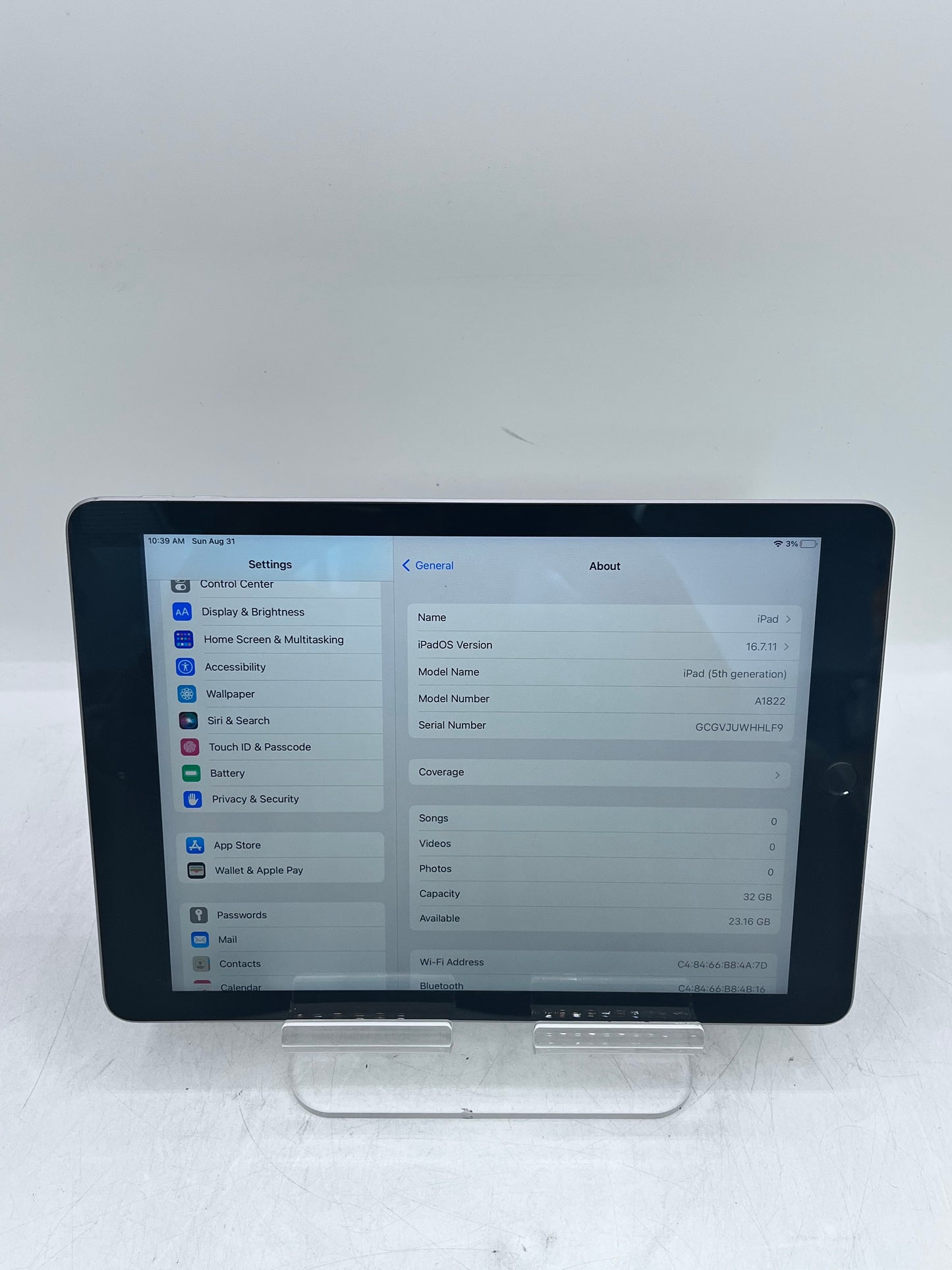 Apple iPad (5th Gen) A1822 32GB WiFi - Space Gray