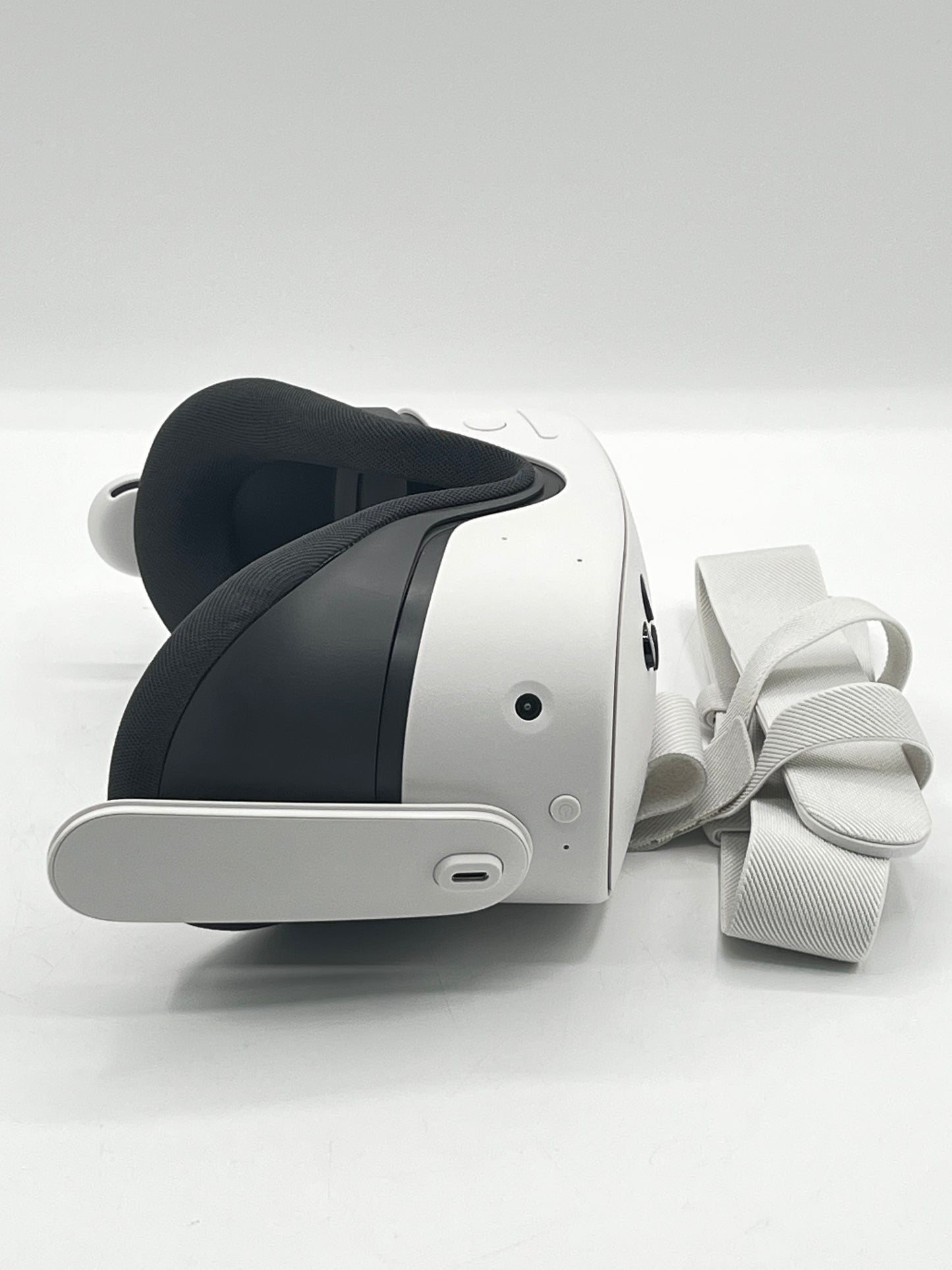 Meta Oculus Quest 3S 128GB with Controllers And Charger