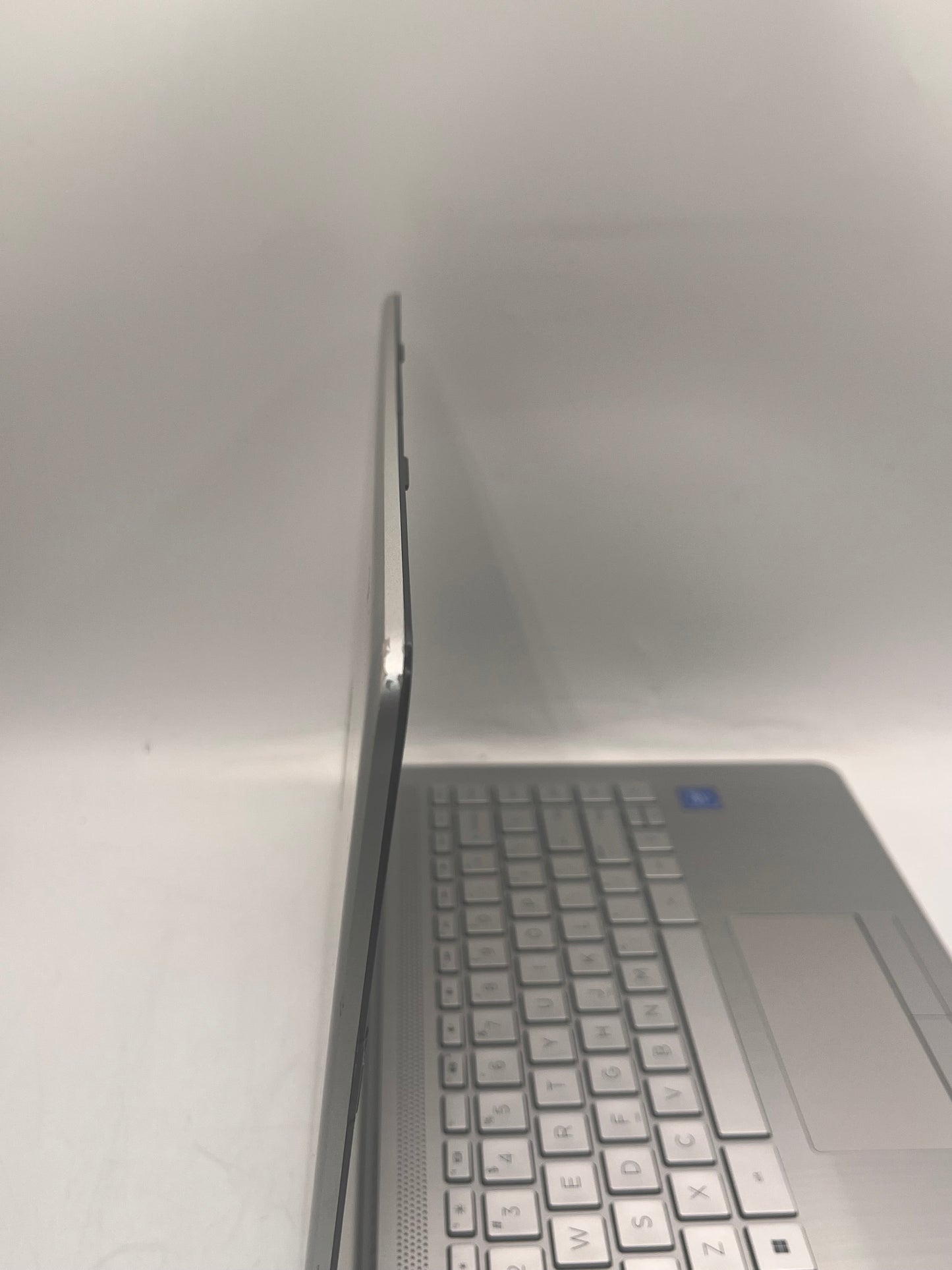 HP 14-CF2733WM 14" Laptop Intel Celeron 4GB RAM 64GB Silver NO OS