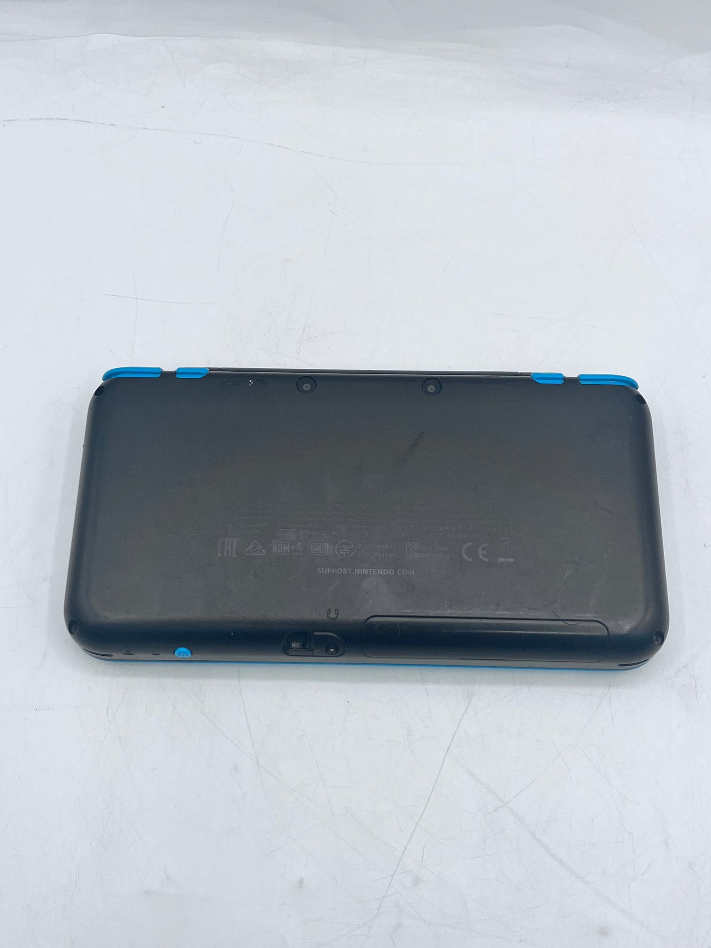 Nintendo 2DS XL JAN-001 2017 Video Game System - Black/Turquoise