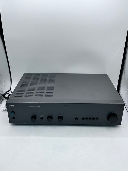 NAD Stereo Integrated Amplifier 302 with Phono Input - Free Shipping!