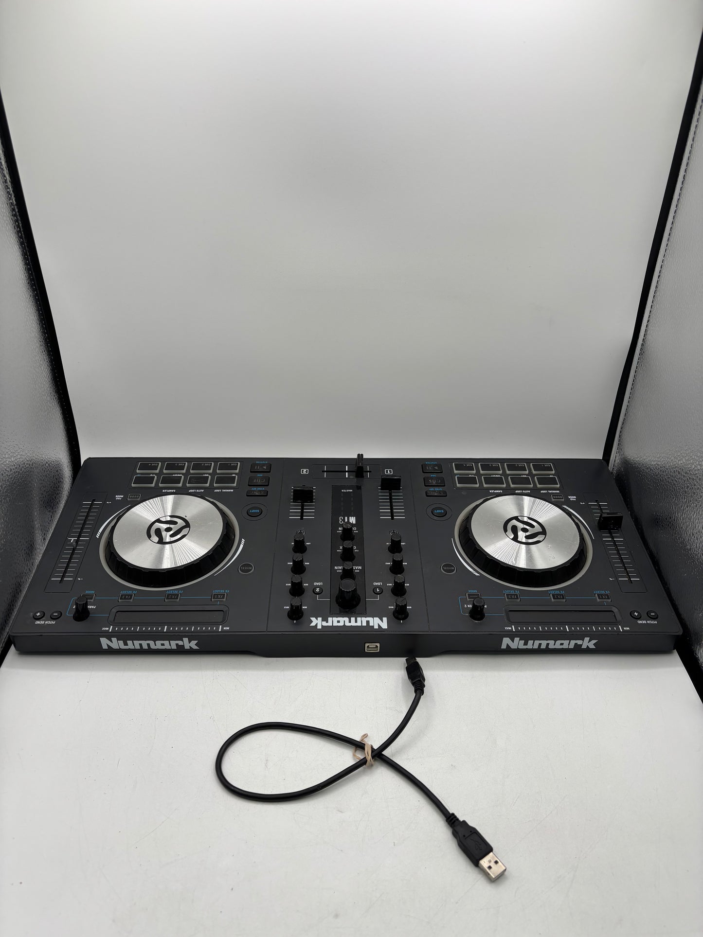 Numark Mixtrack MT3 All-in-One DJ Controller with USB Cable READ