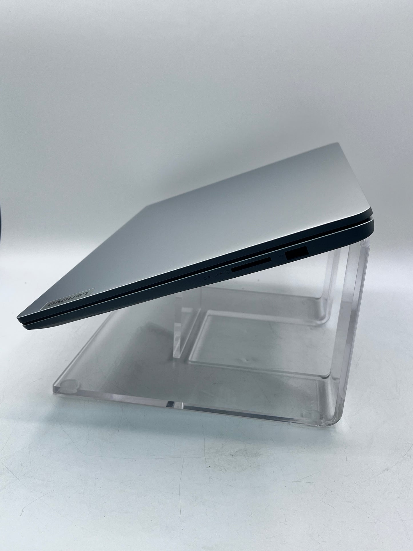 Lenovo Ideapad 1 15IAU7 15.6" i3-1215U 1.2GHz 8GB RAM 256GB SSD