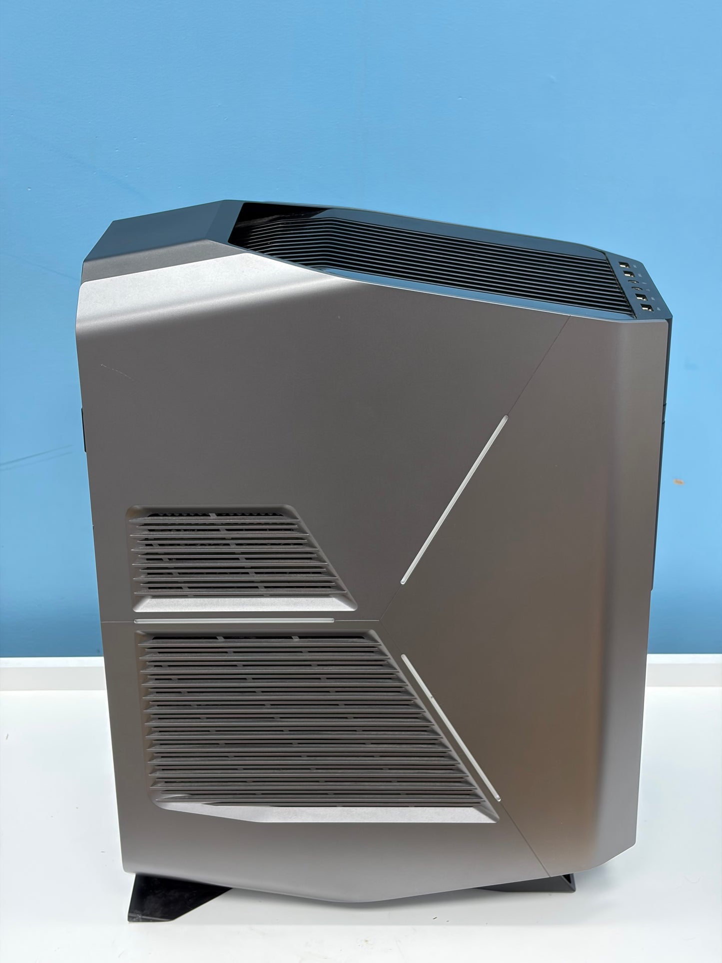 Alienware Aurora R5 Desktop i7-6700 16GB RAM 256GB SSD 2TB HDD GeForce GTX 1080