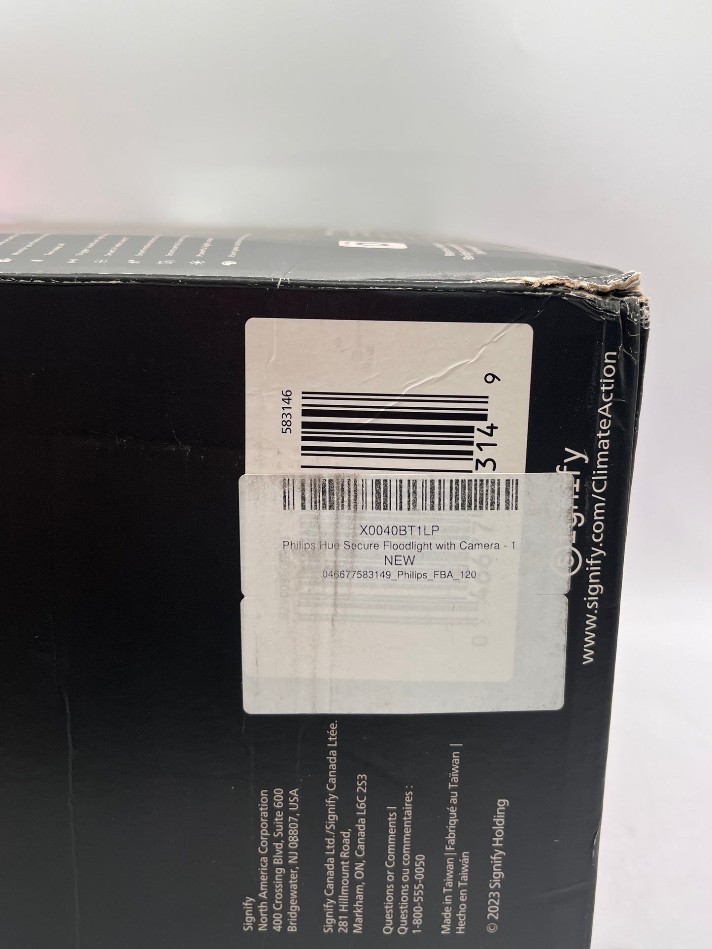 Philips Hue Secure Floodlight with Camera 1080P Video, Night Vision - BRAND NEW