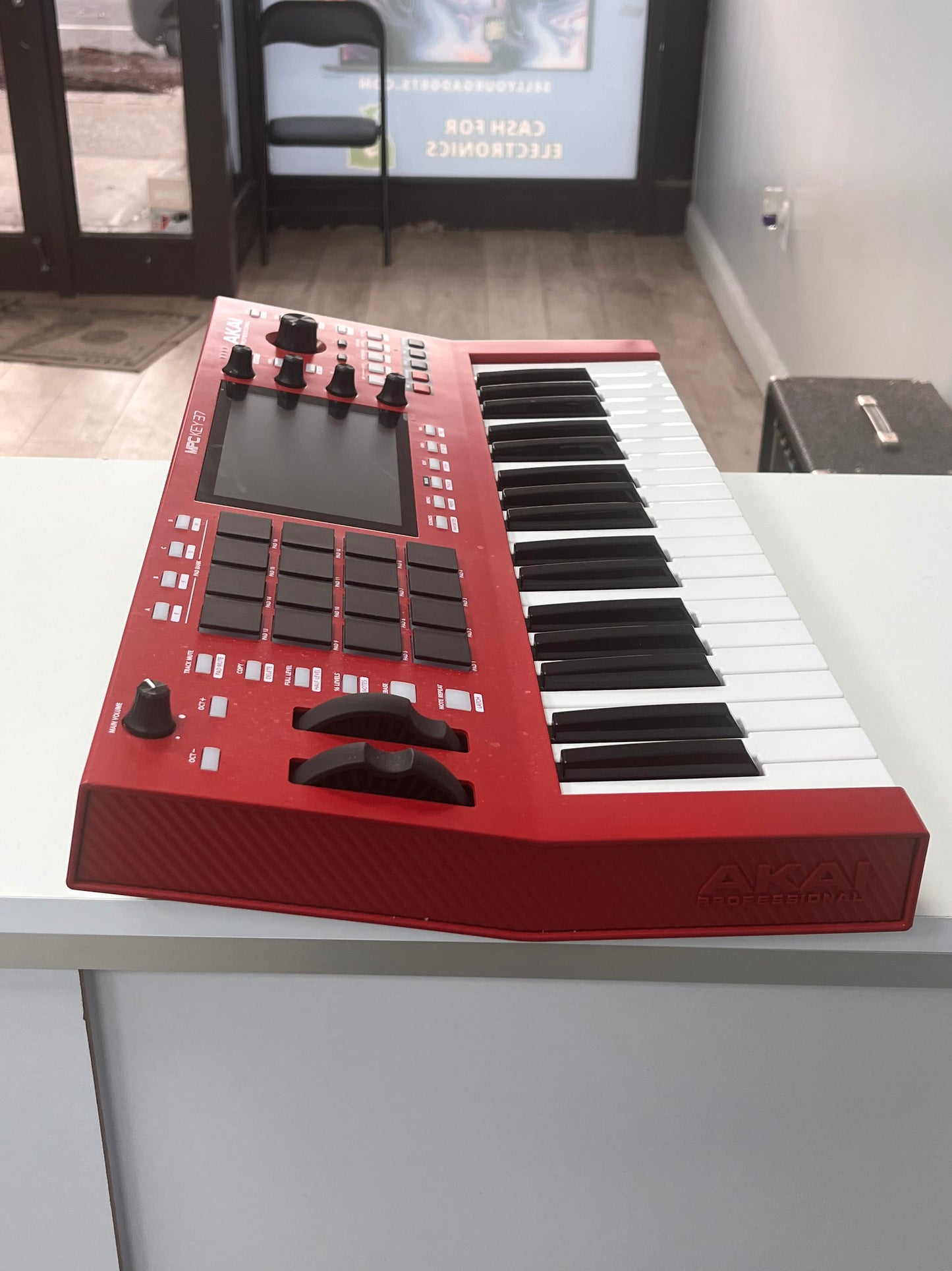 Akai Professional MPC Key 37 Standalone Music Production Synthesizer Free Shipping