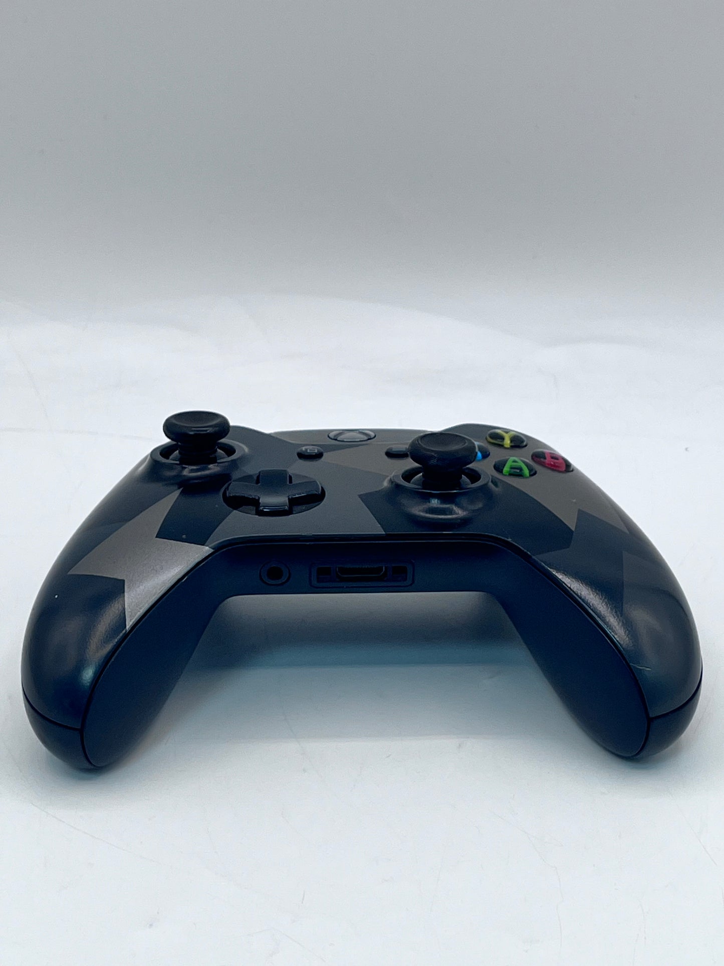 Microsoft Xbox One 2013 1540 with Kinect Accessory - Black