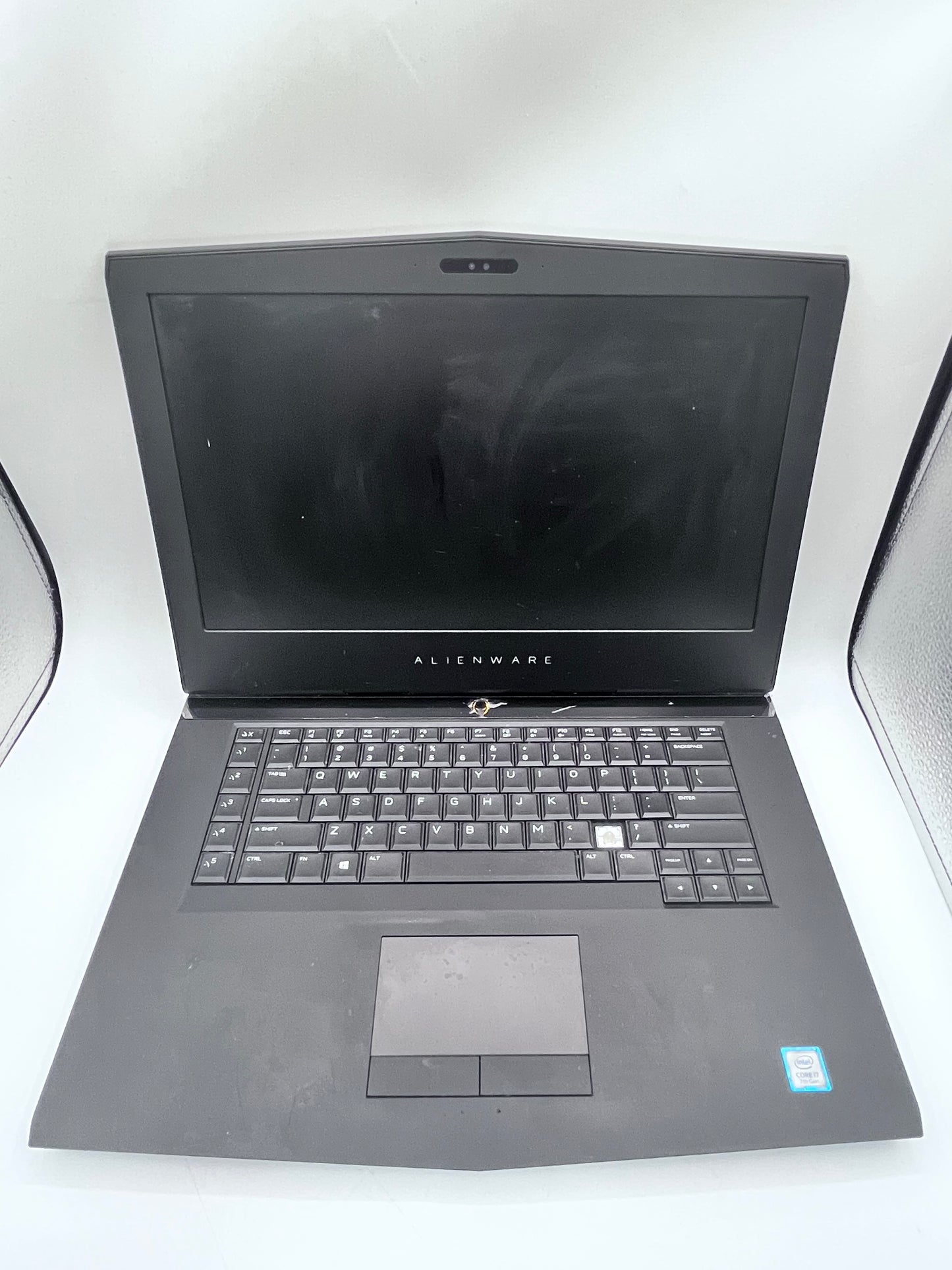 Alienware 15 R3 P69F 15.6" Core i7-7700HQ 2.80GHz 16GB 128GB  1TB HDD RTX 1070 READ