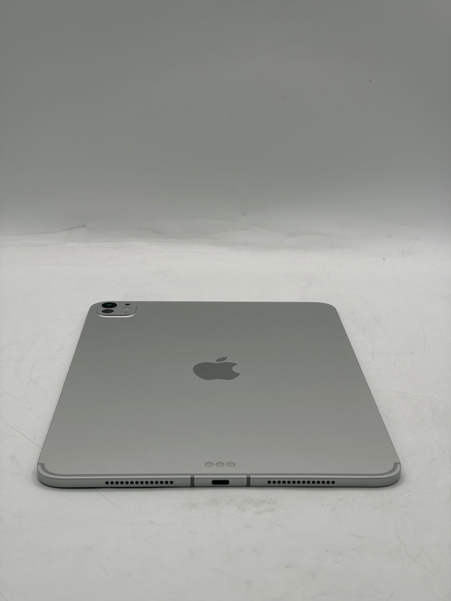 2025 Unlocked Apple iPad Pro 11" M5 256GB WiFi + LTE A3358 ME2P4LL/A 100% BH