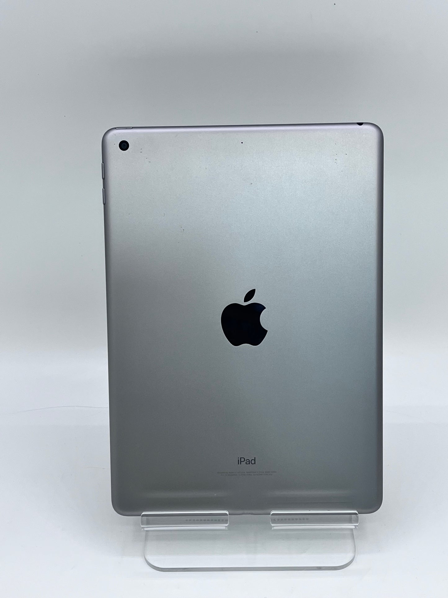 Apple iPad (6th Generation) A1893 32 GB, Wi-Fi, 9.7 in - Space Gray